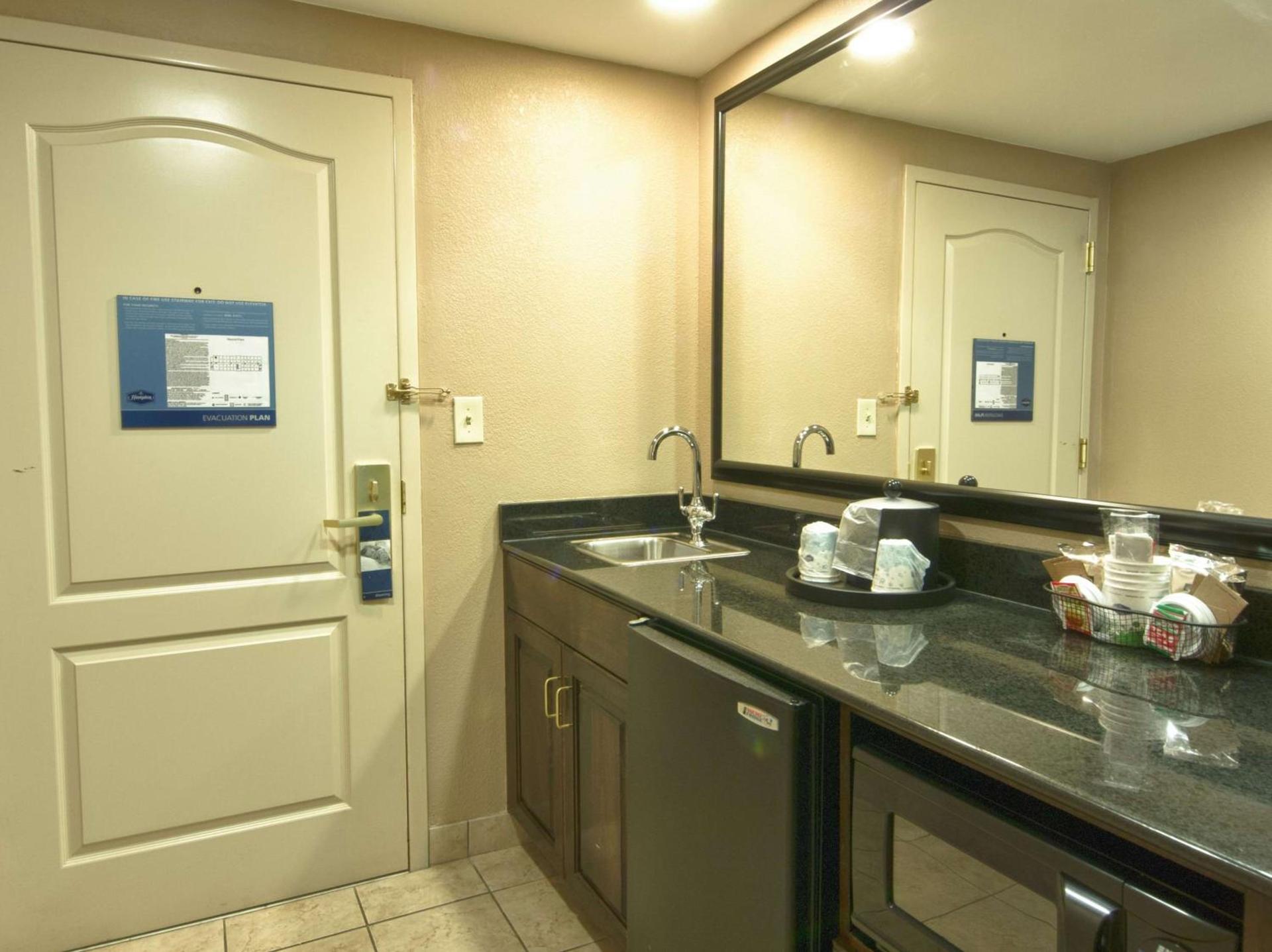 Hampton Inn Spring Lake Fayetteville photo 42