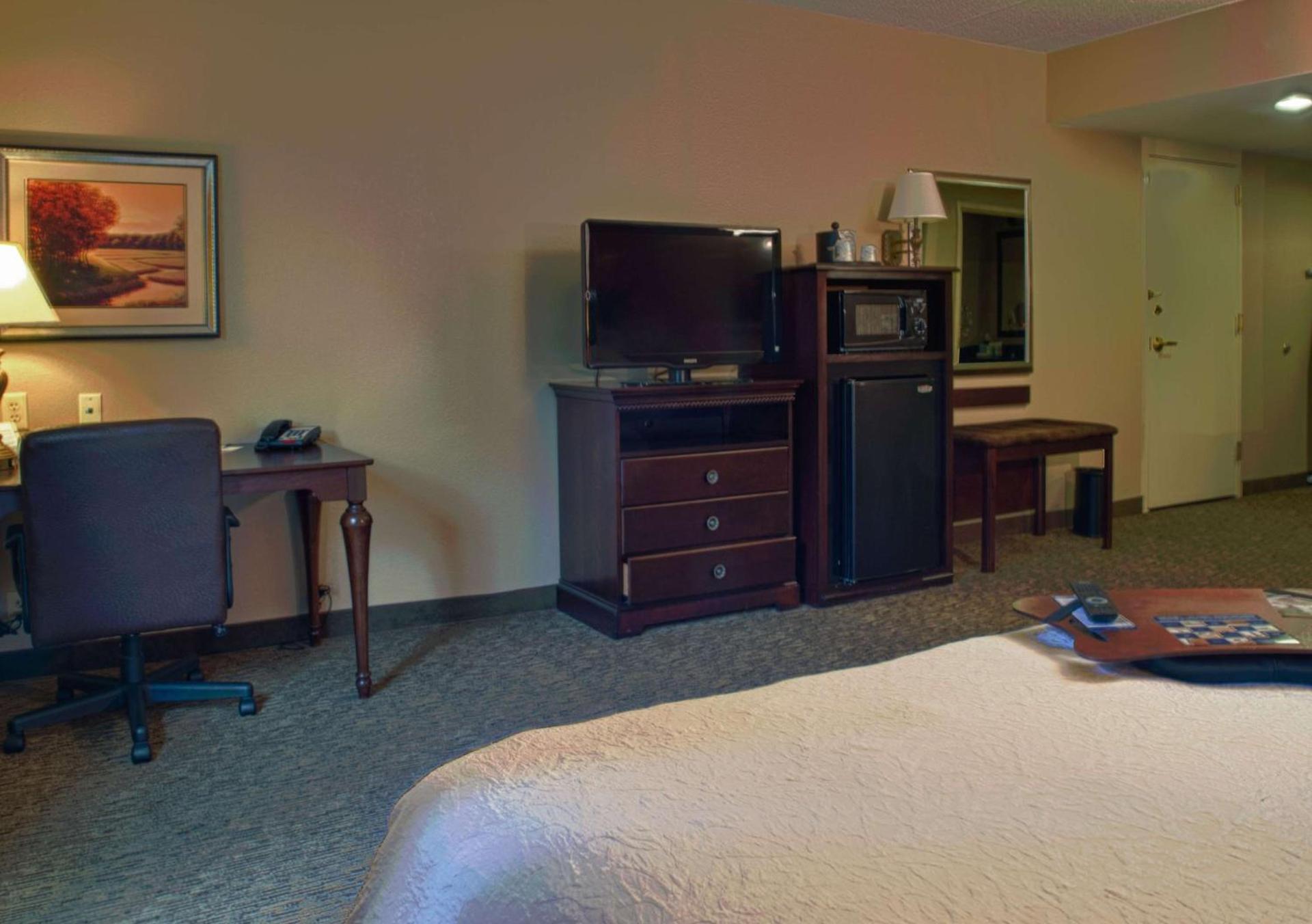 Hampton Inn Spring Lake Fayetteville photo 43