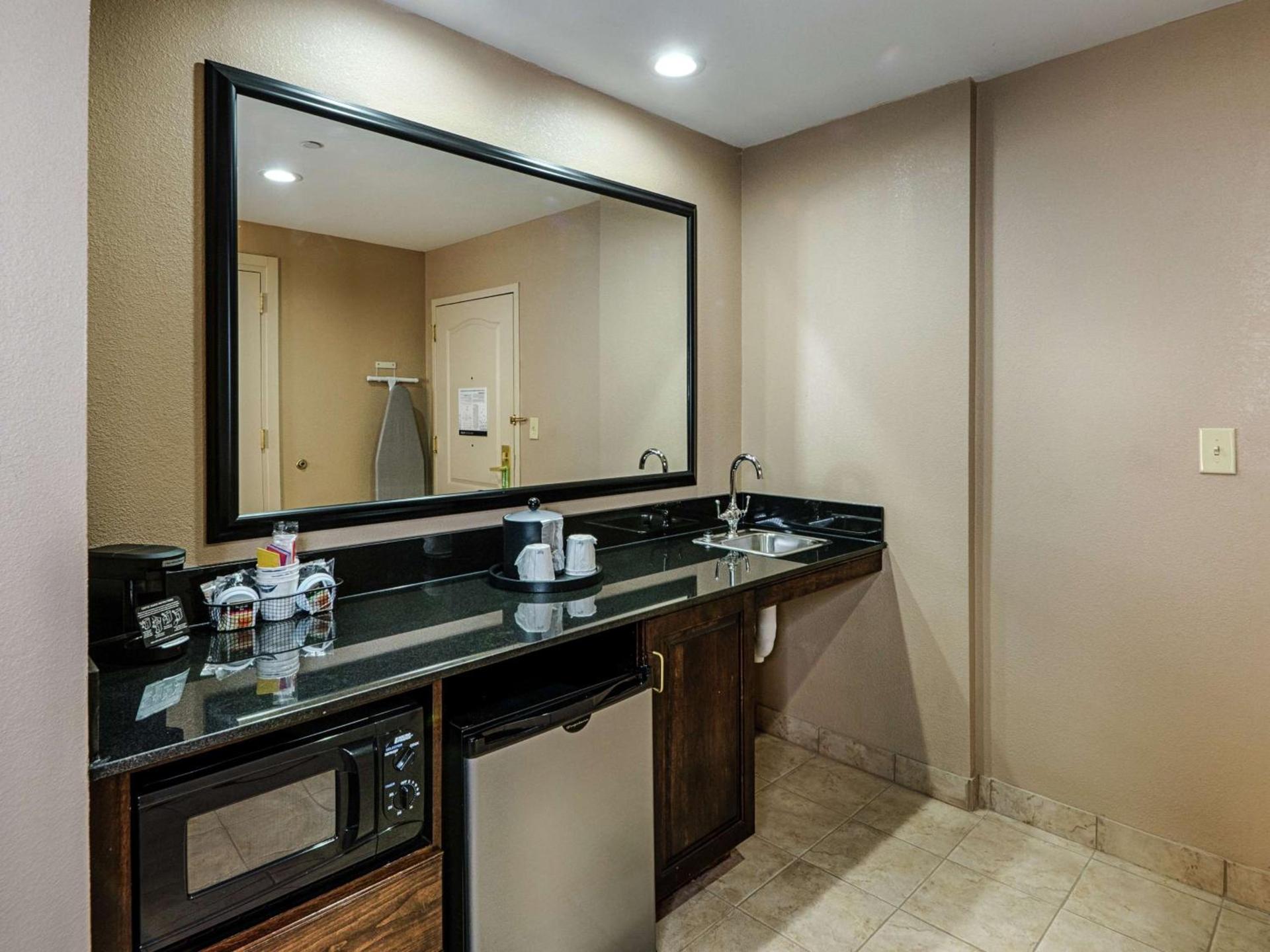 Hampton Inn Spring Lake Fayetteville photo 44