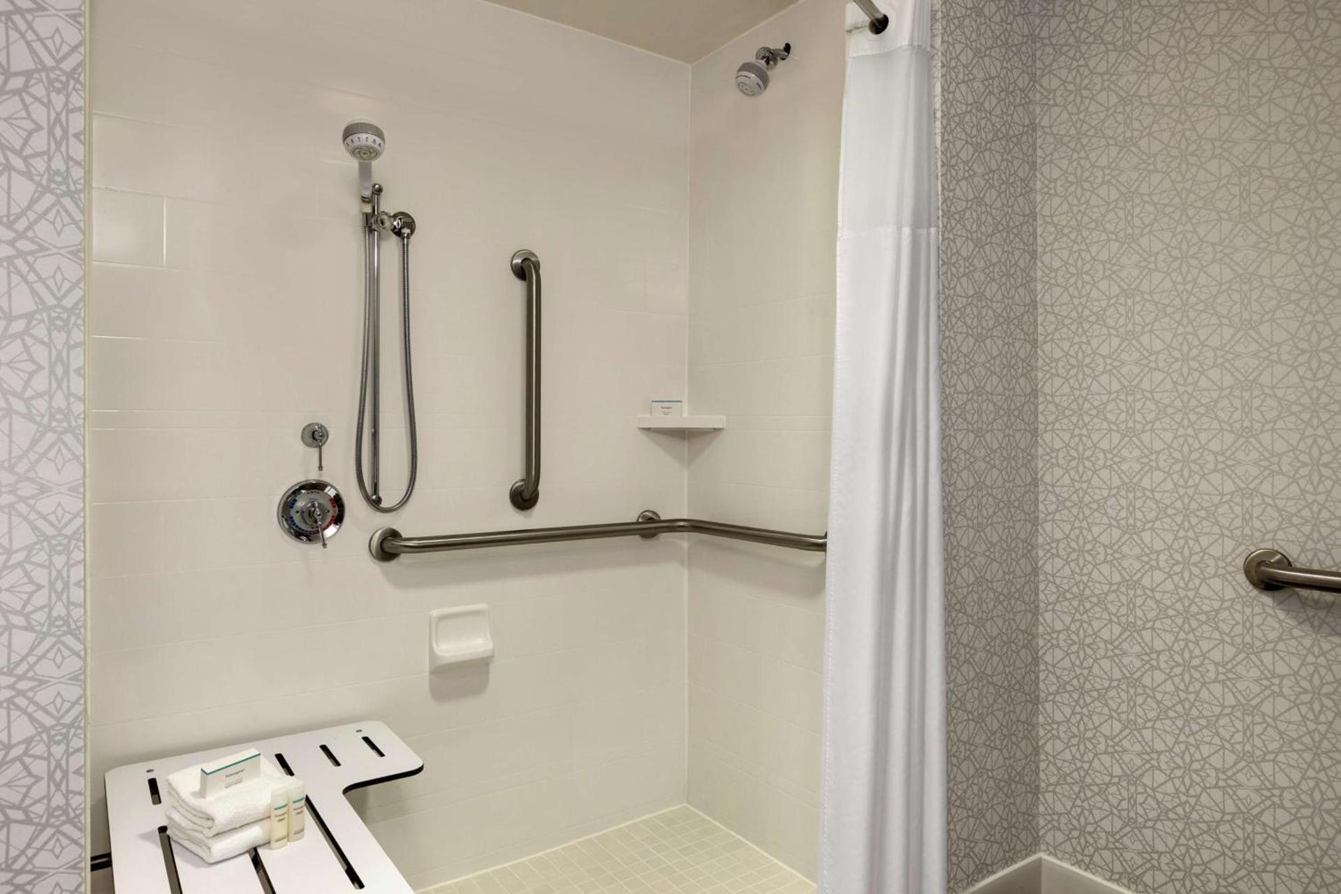 Hampton Inn & Suites Frederick/Fort Detrick photo 23