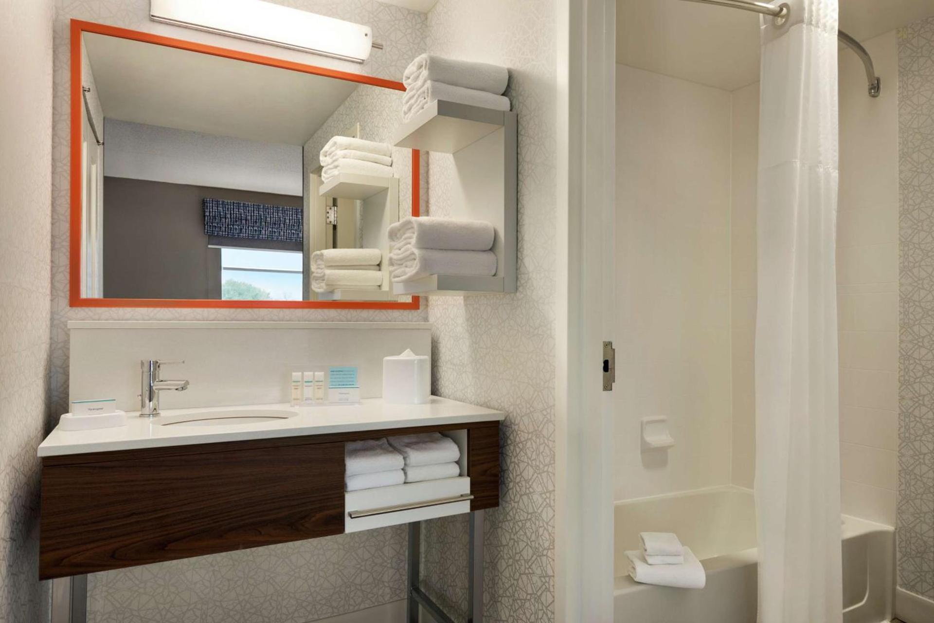 Hampton Inn & Suites Frederick/Fort Detrick photo 30