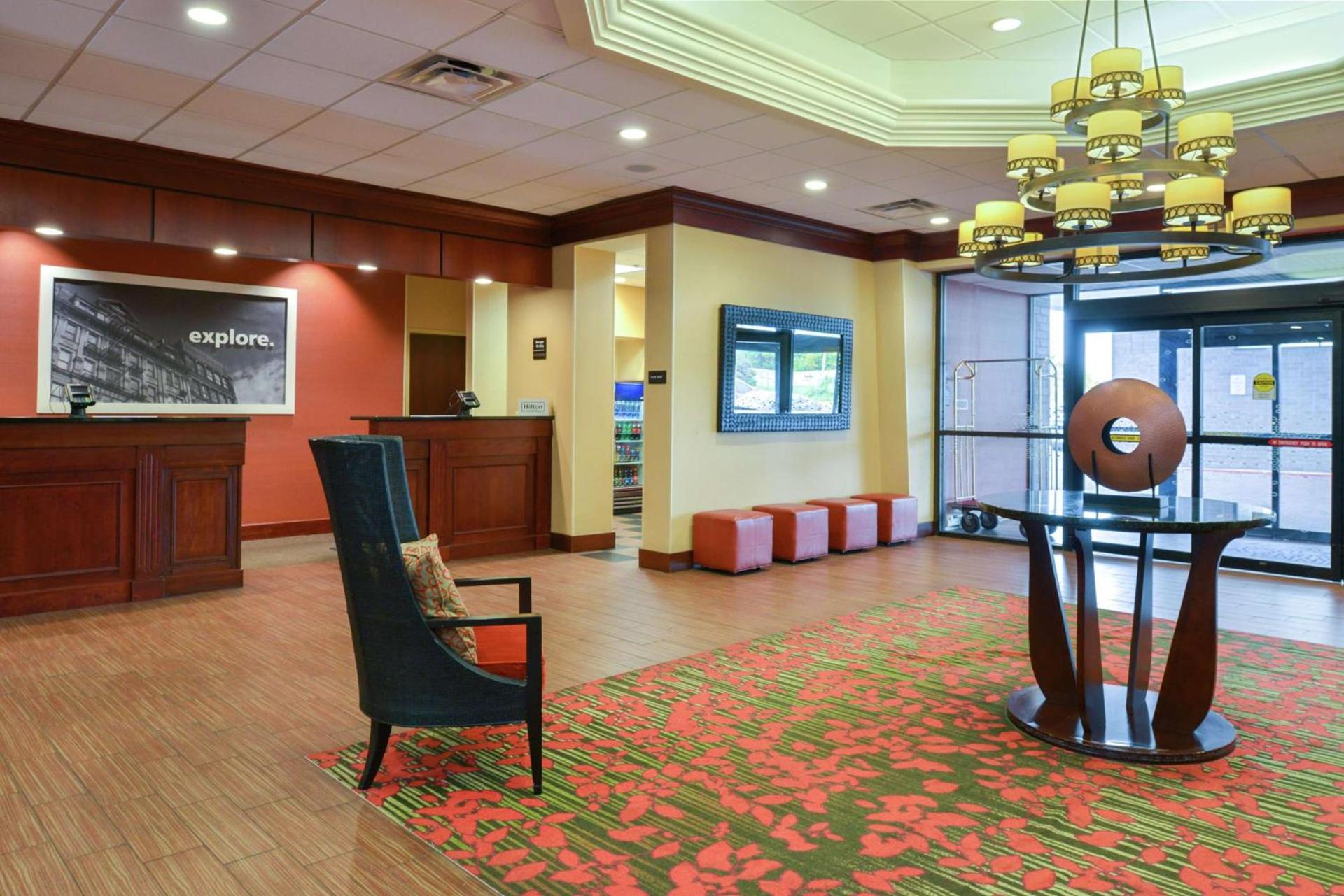 Hampton Inn Frederick photo 9