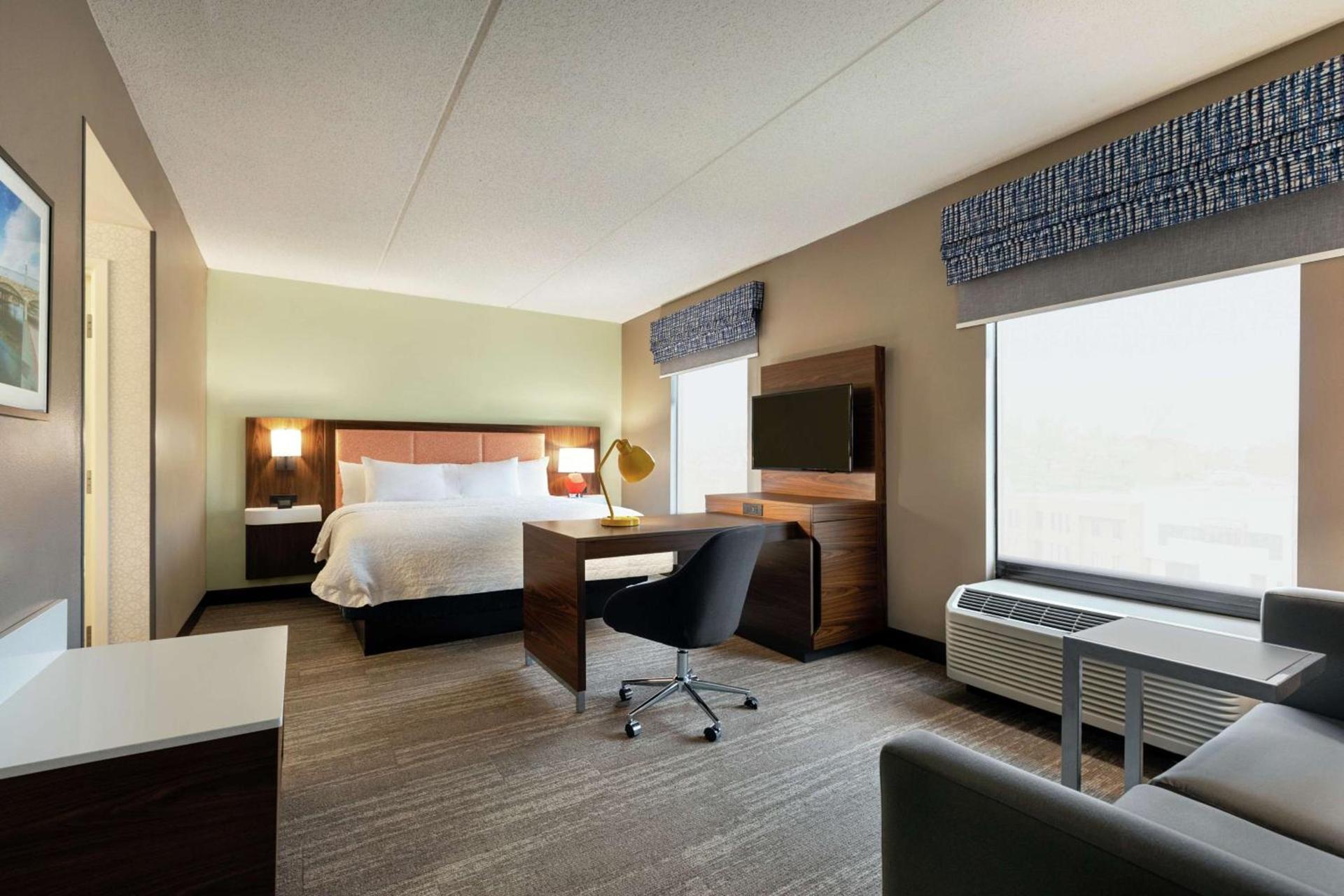 Hampton Inn & Suites Frederick/Fort Detrick photo 31