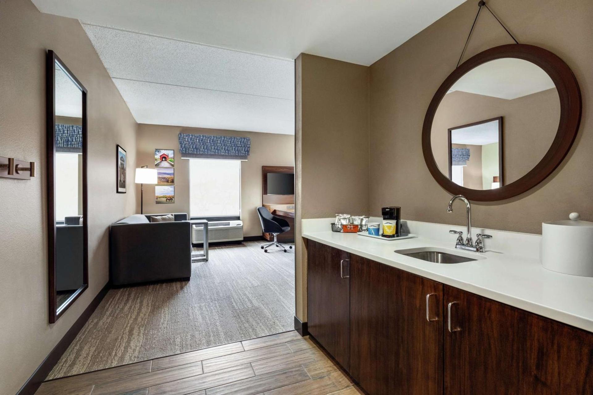 Hampton Inn & Suites Frederick/Fort Detrick photo 35