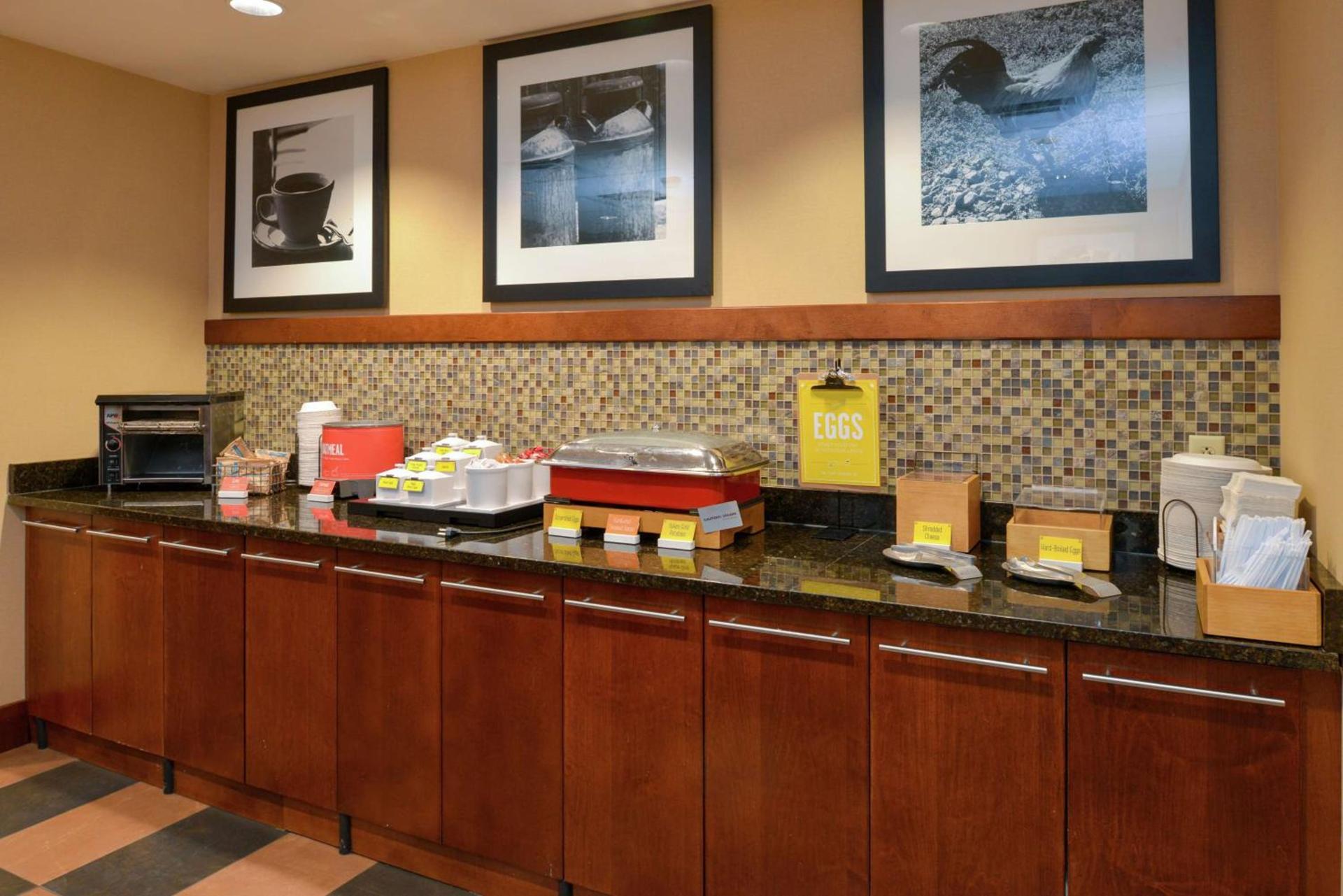Hampton Inn Frederick photo 13