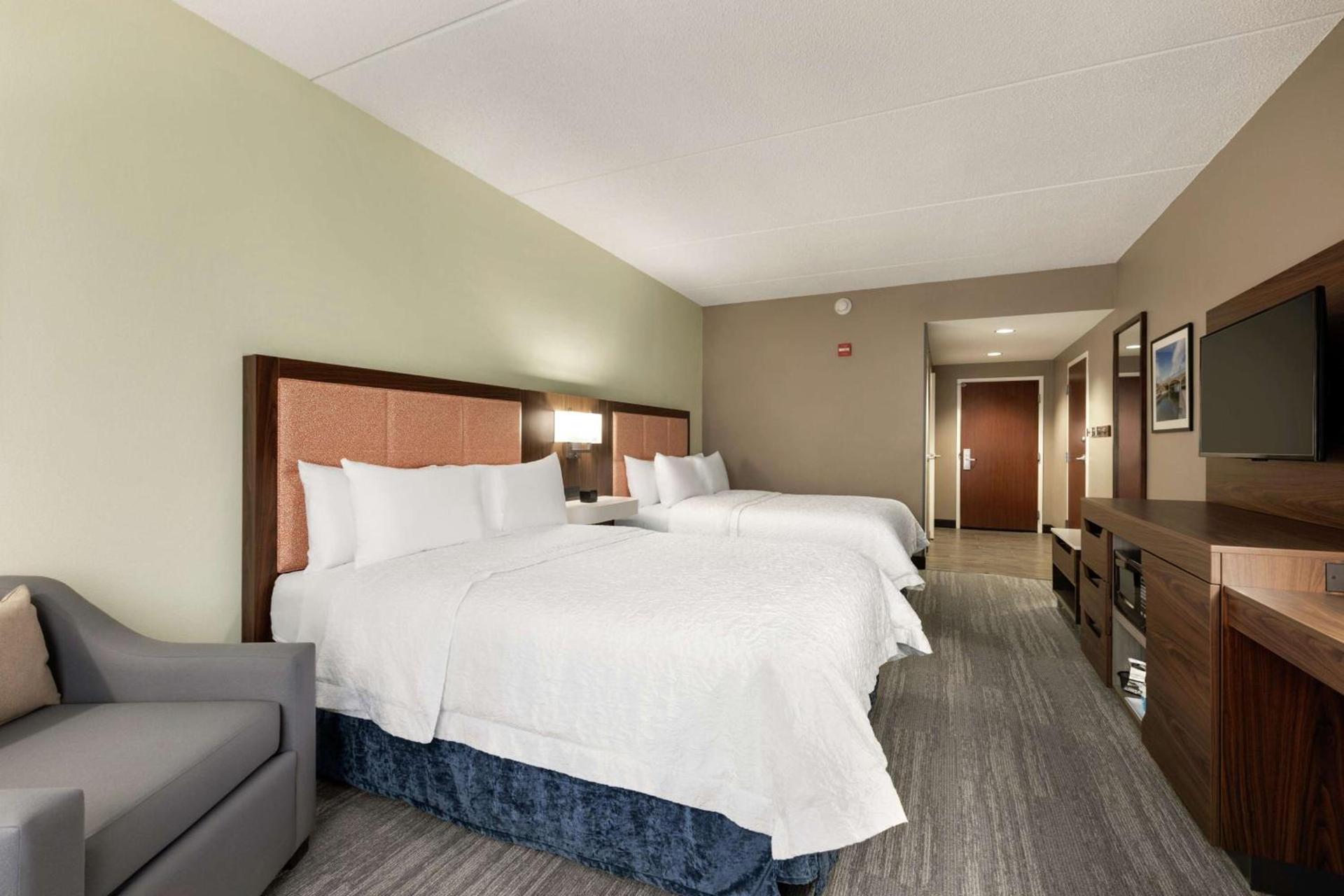 Hampton Inn & Suites Frederick/Fort Detrick photo 39