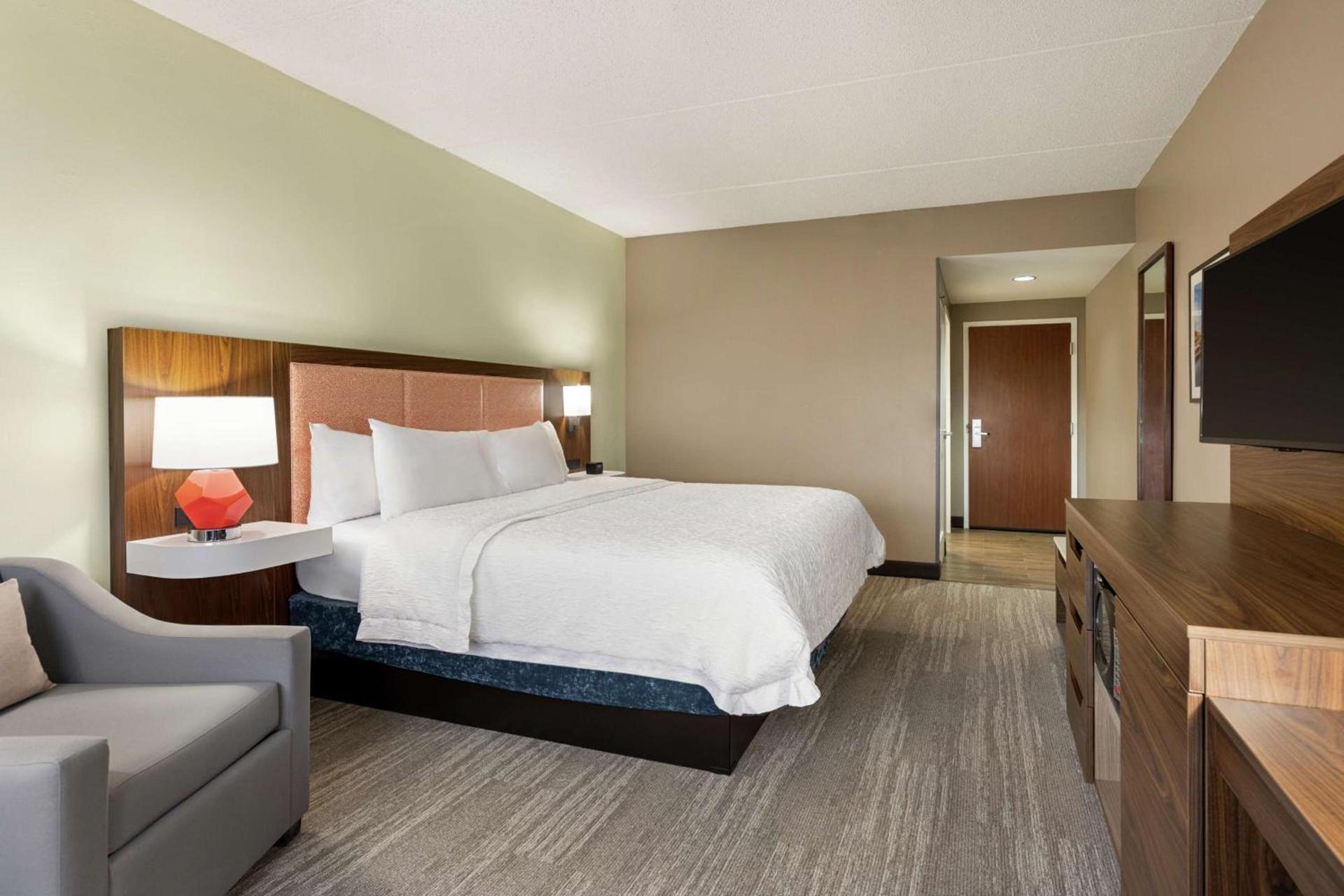 Hampton Inn & Suites Frederick/Fort Detrick photo 40