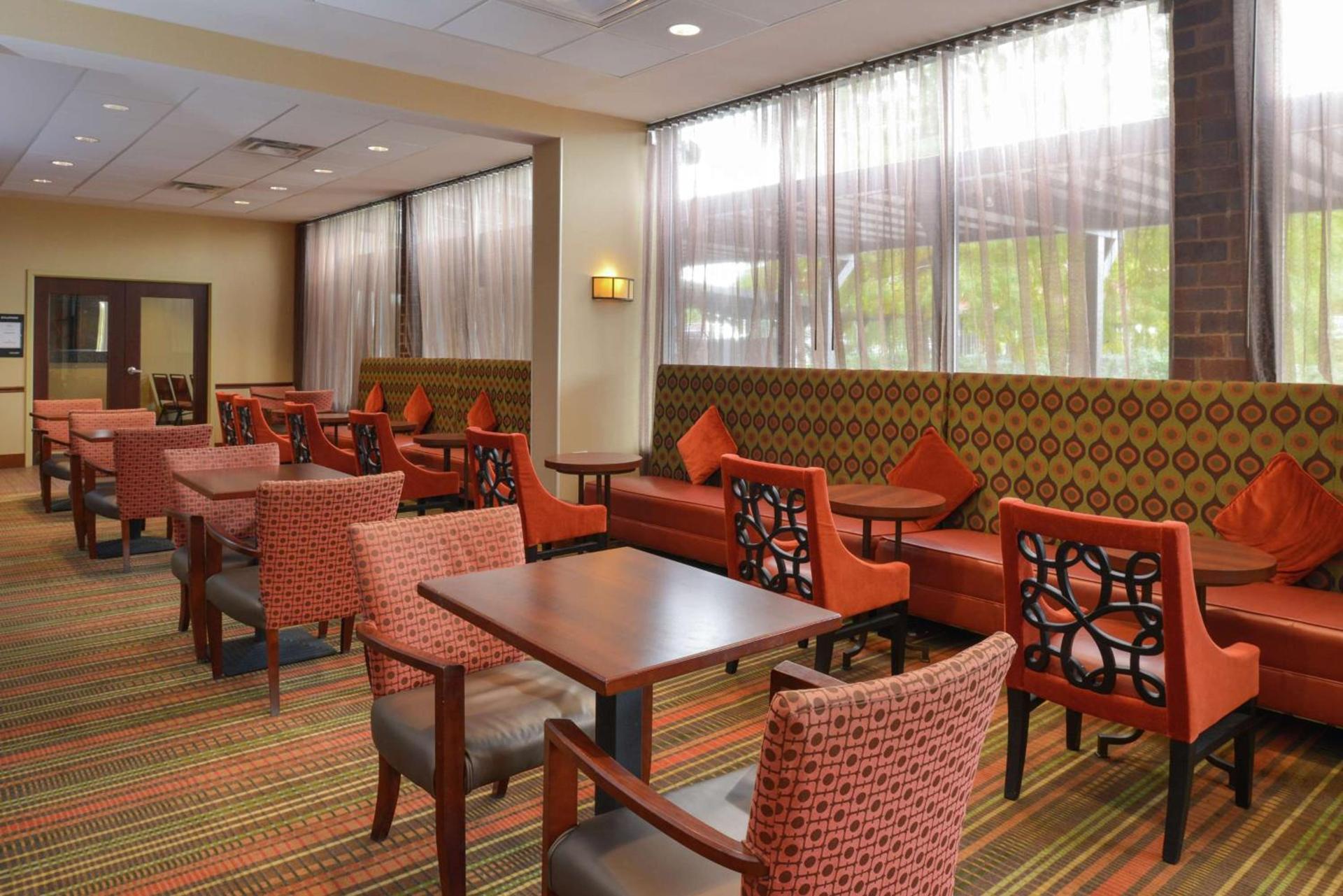Hampton Inn Frederick photo 14