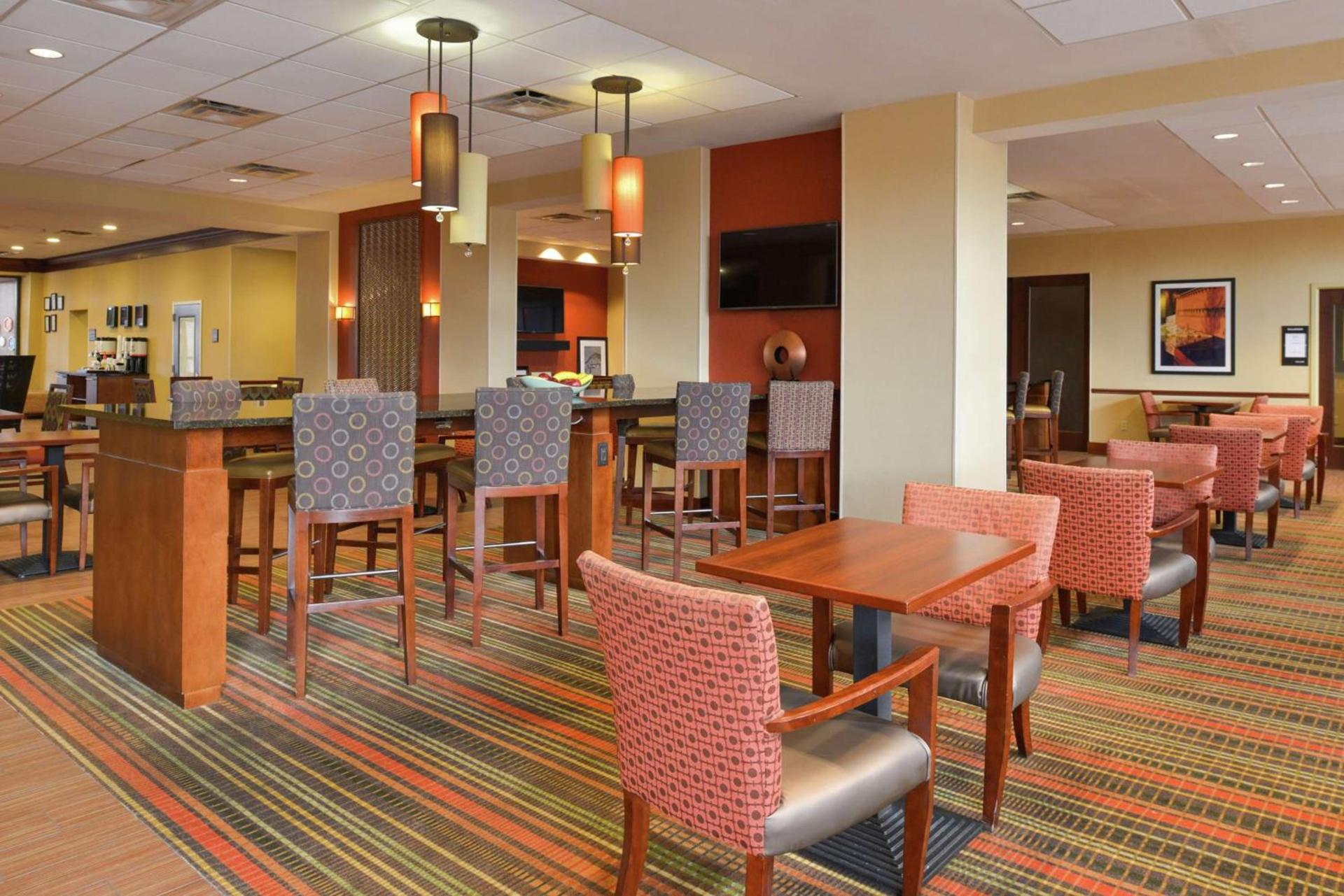 Hampton Inn Frederick photo 15