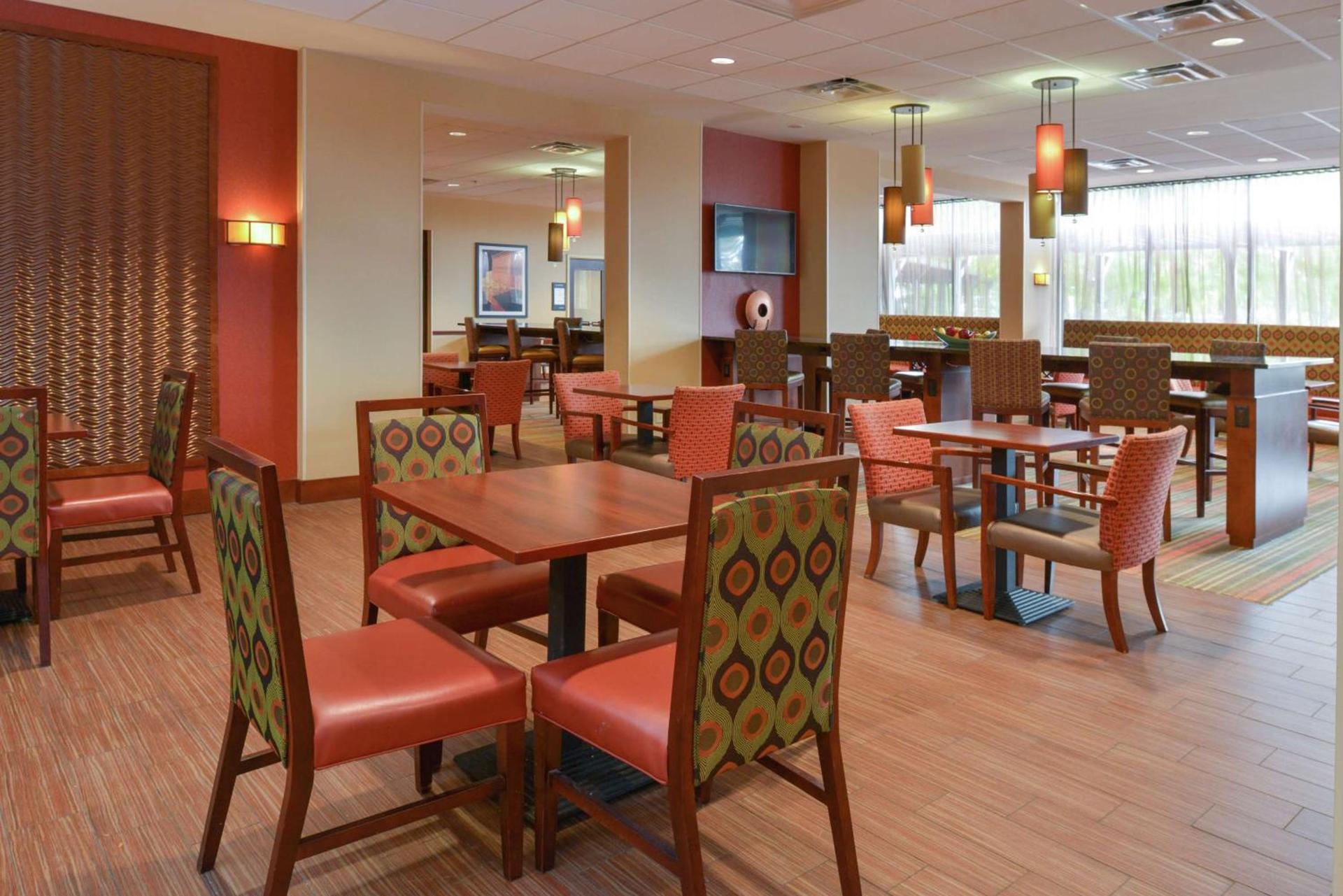 Hampton Inn Frederick photo 17