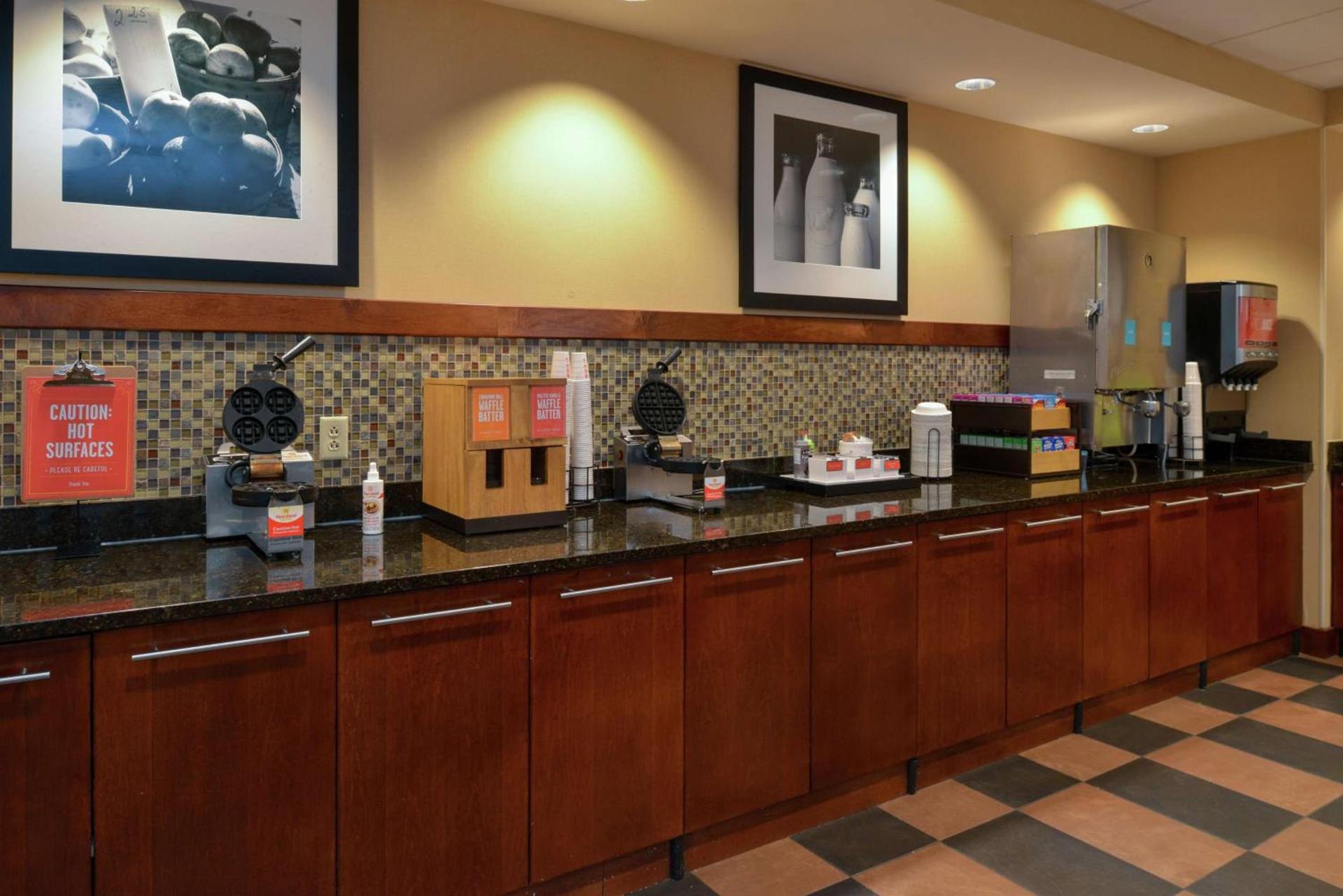 Hampton Inn Frederick photo 18