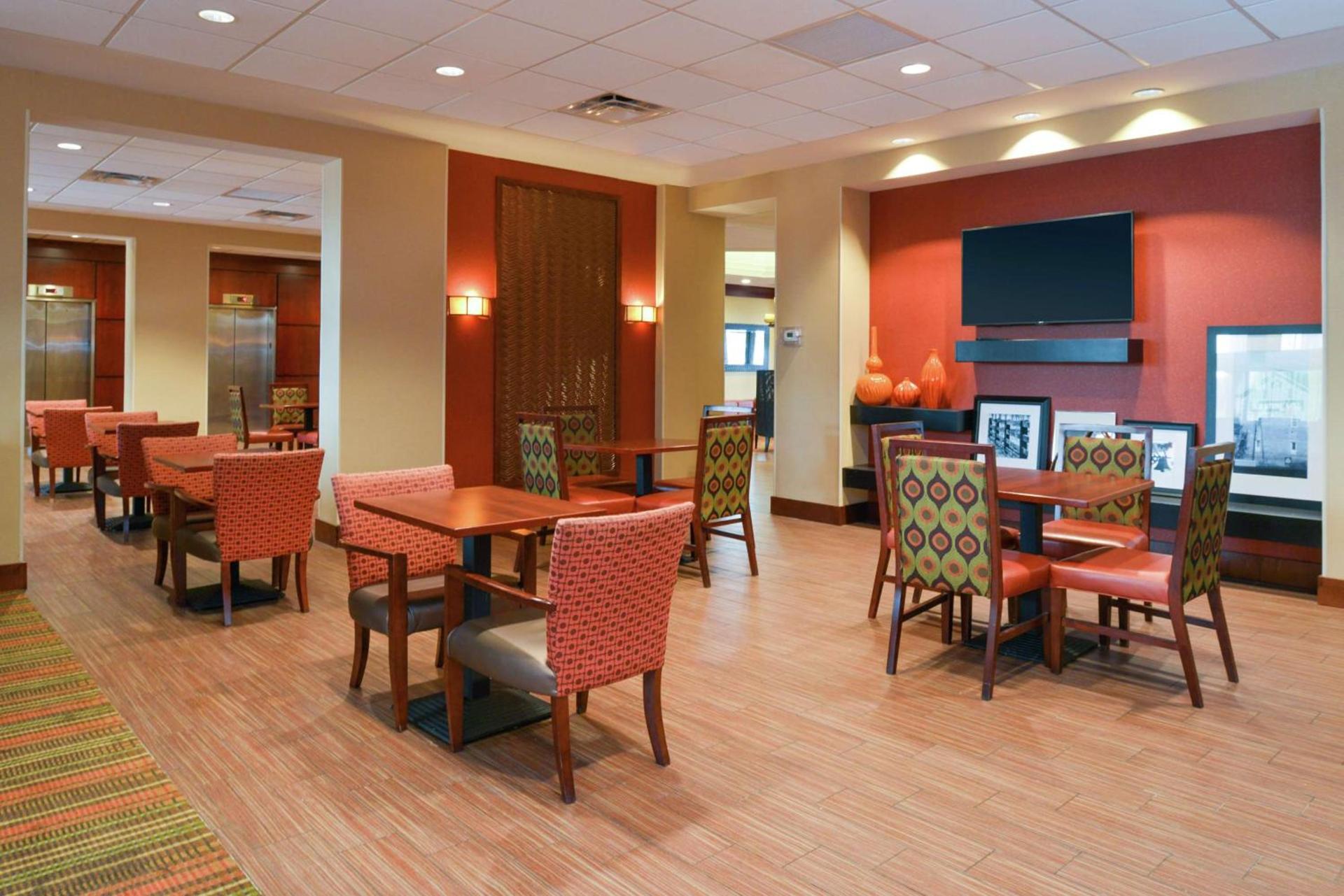 Hampton Inn Frederick photo 19