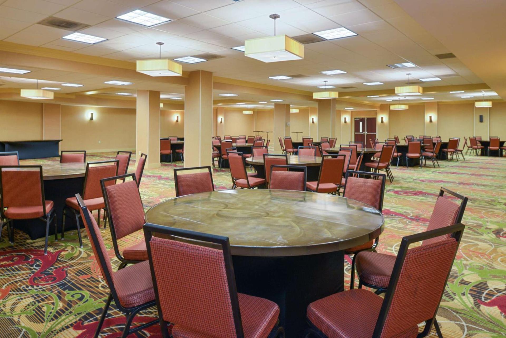Hampton Inn Frederick photo 8