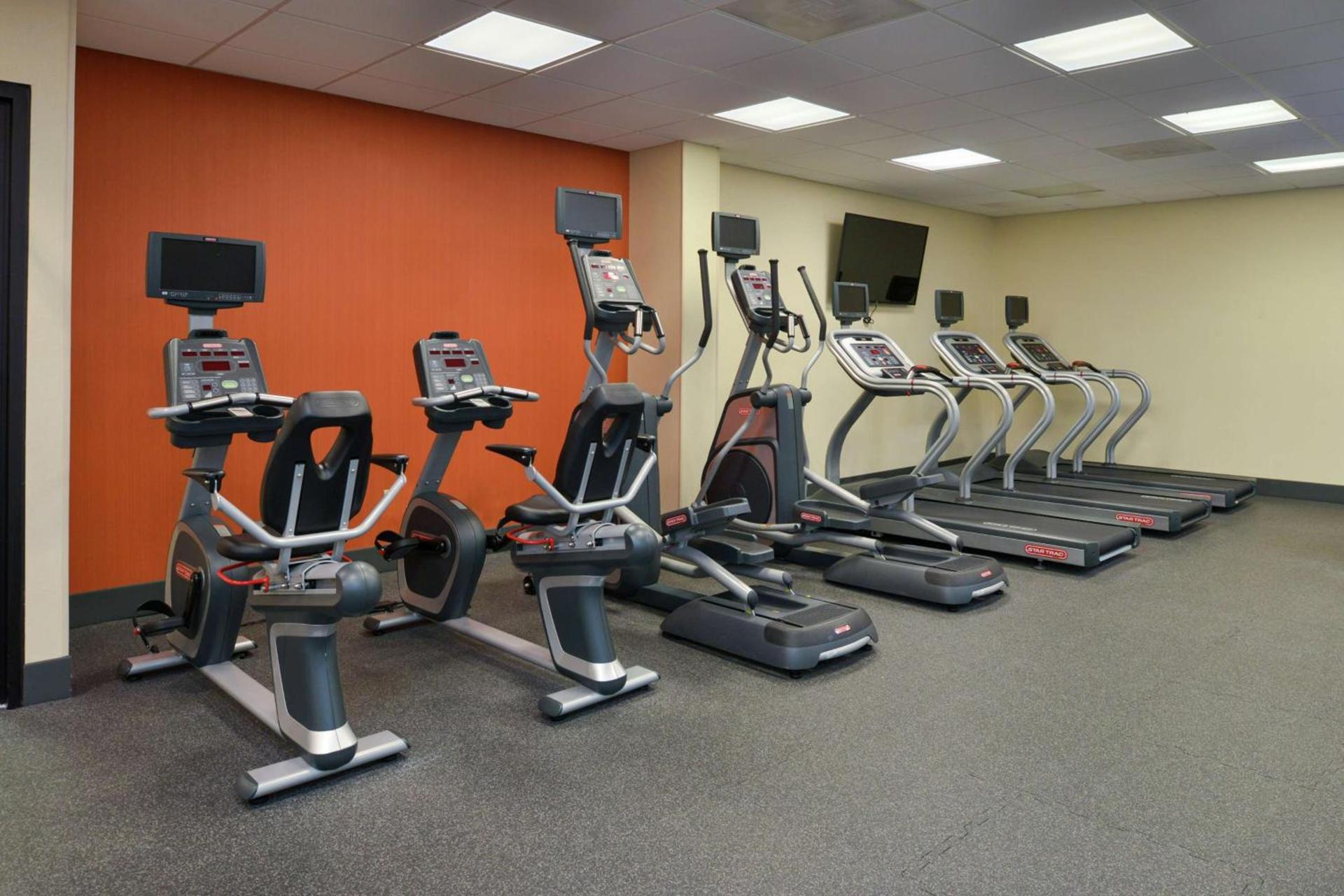 Hampton Inn Frederick photo 23