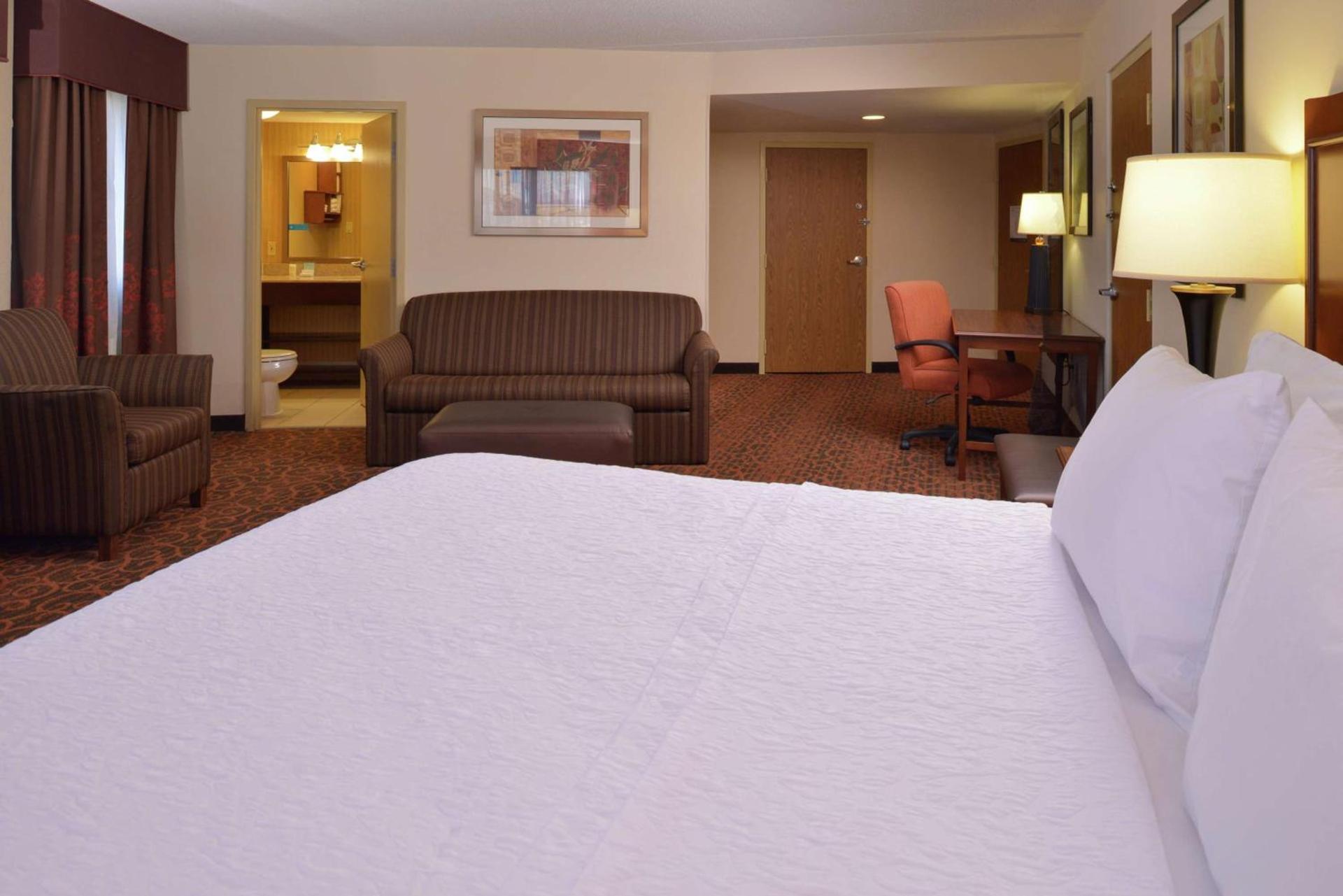 Hampton Inn Frederick photo 28