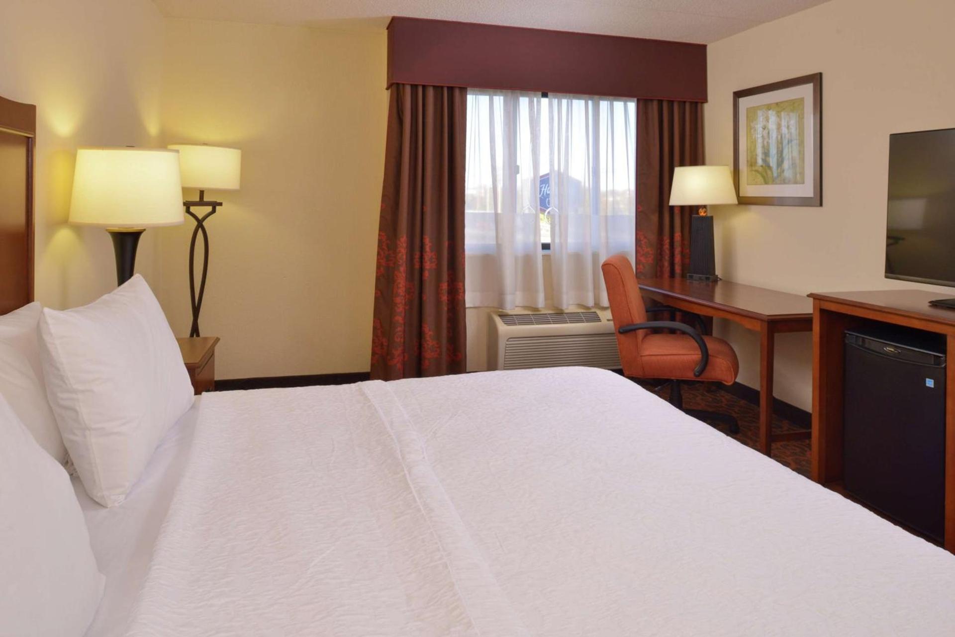Hampton Inn Frederick photo 31