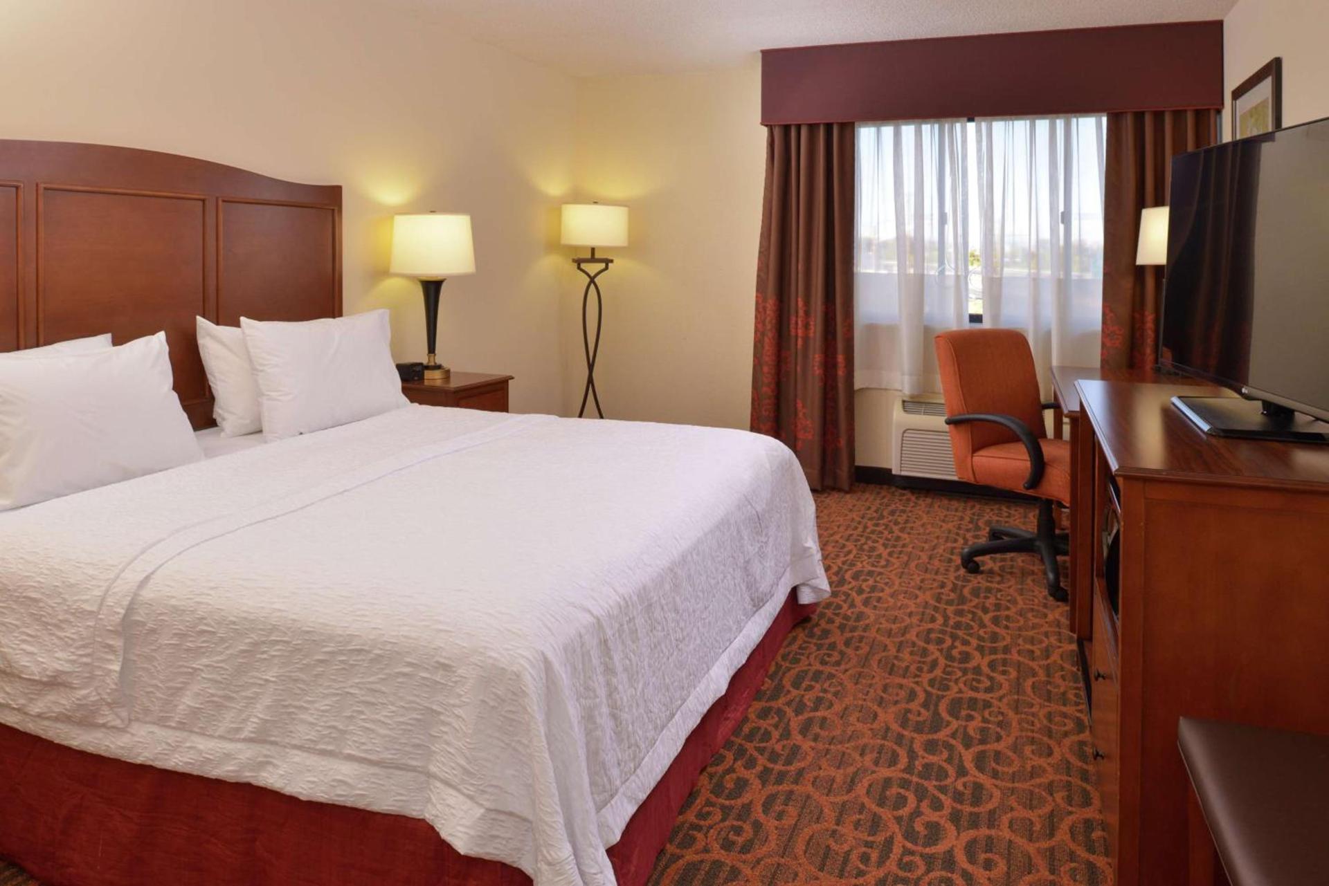 Hampton Inn Frederick photo 32