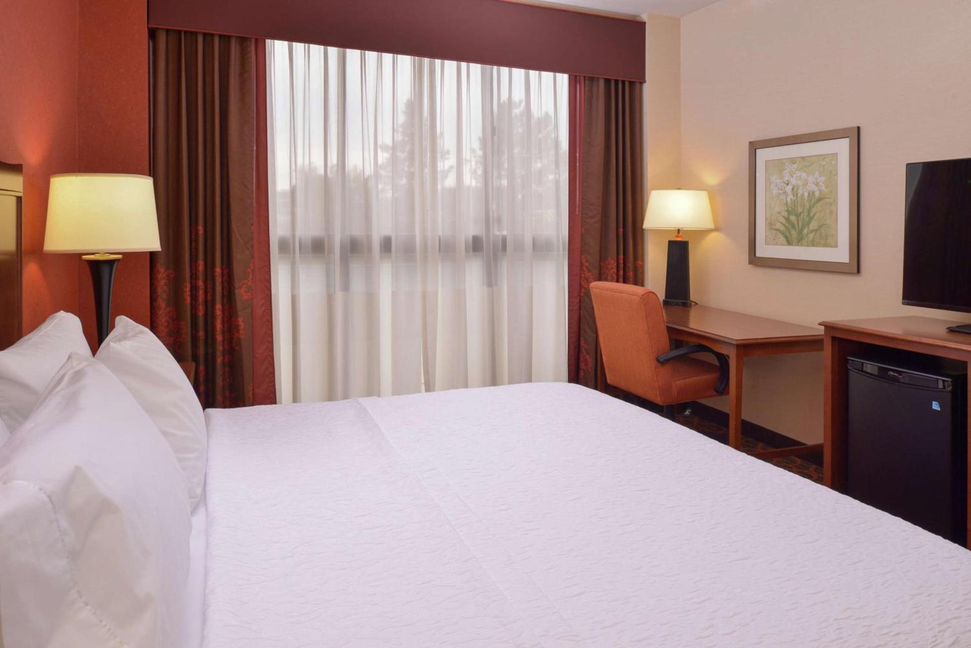 Hampton Inn Frederick photo 35