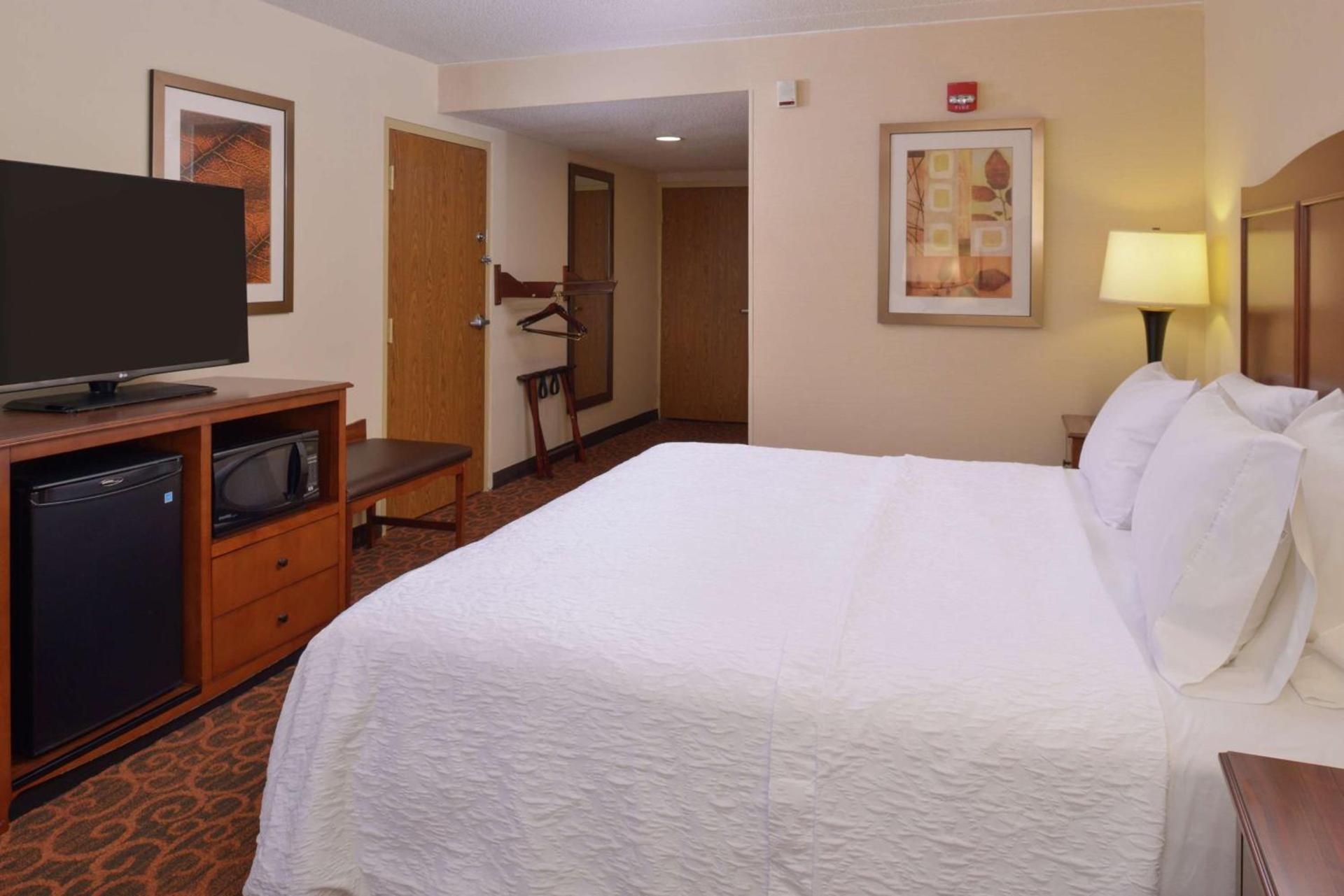 Hampton Inn Frederick photo 33
