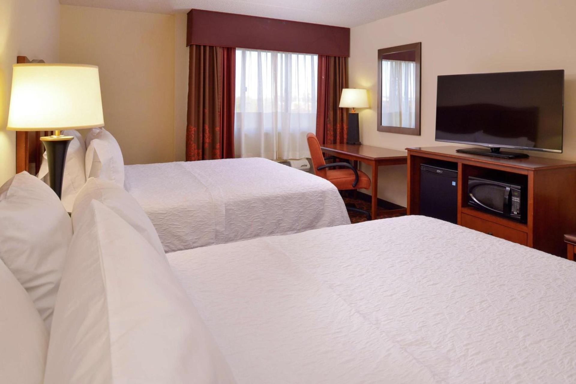 Hampton Inn Frederick photo 39