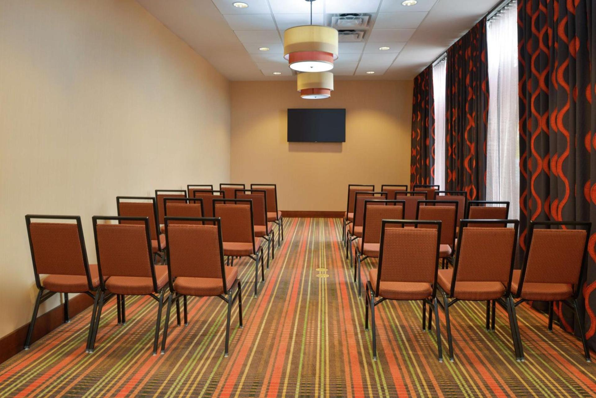 Hampton Inn Frederick photo 43
