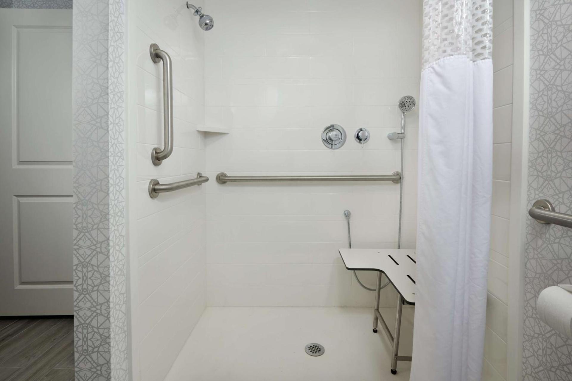 Hampton Inn Fairfax City photo 37