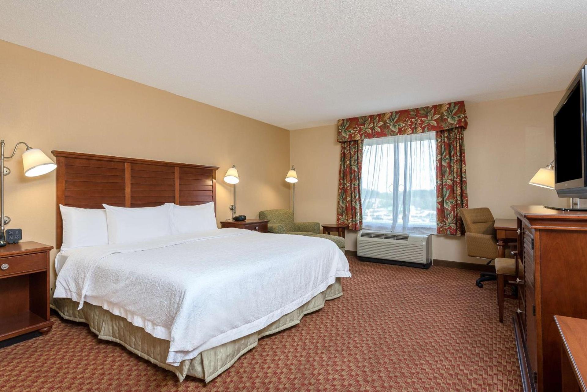 Hampton Inn & Suites Florence-North-I-95 photo 34