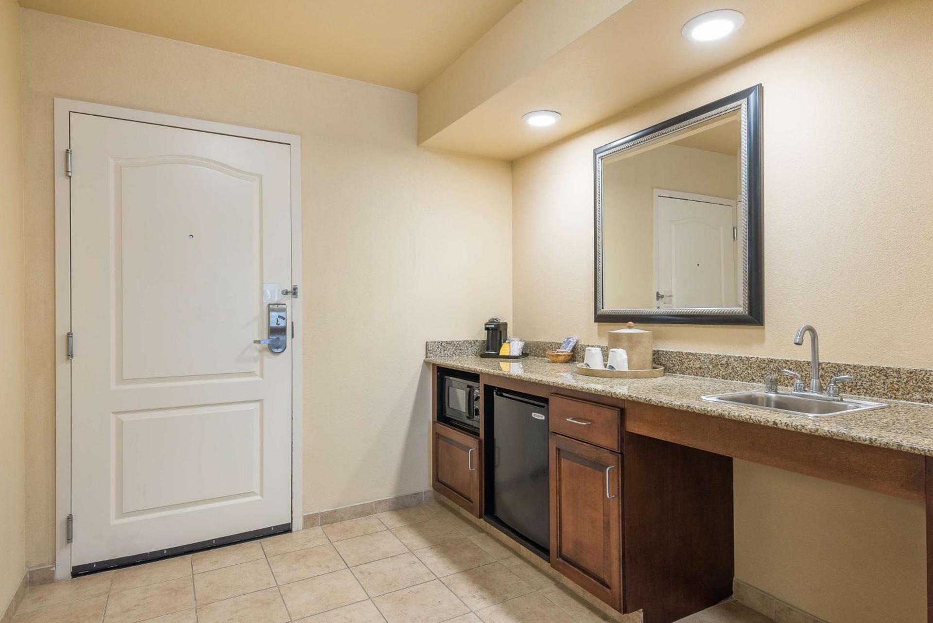 Hampton Inn & Suites Florence-North-I-95 photo 39
