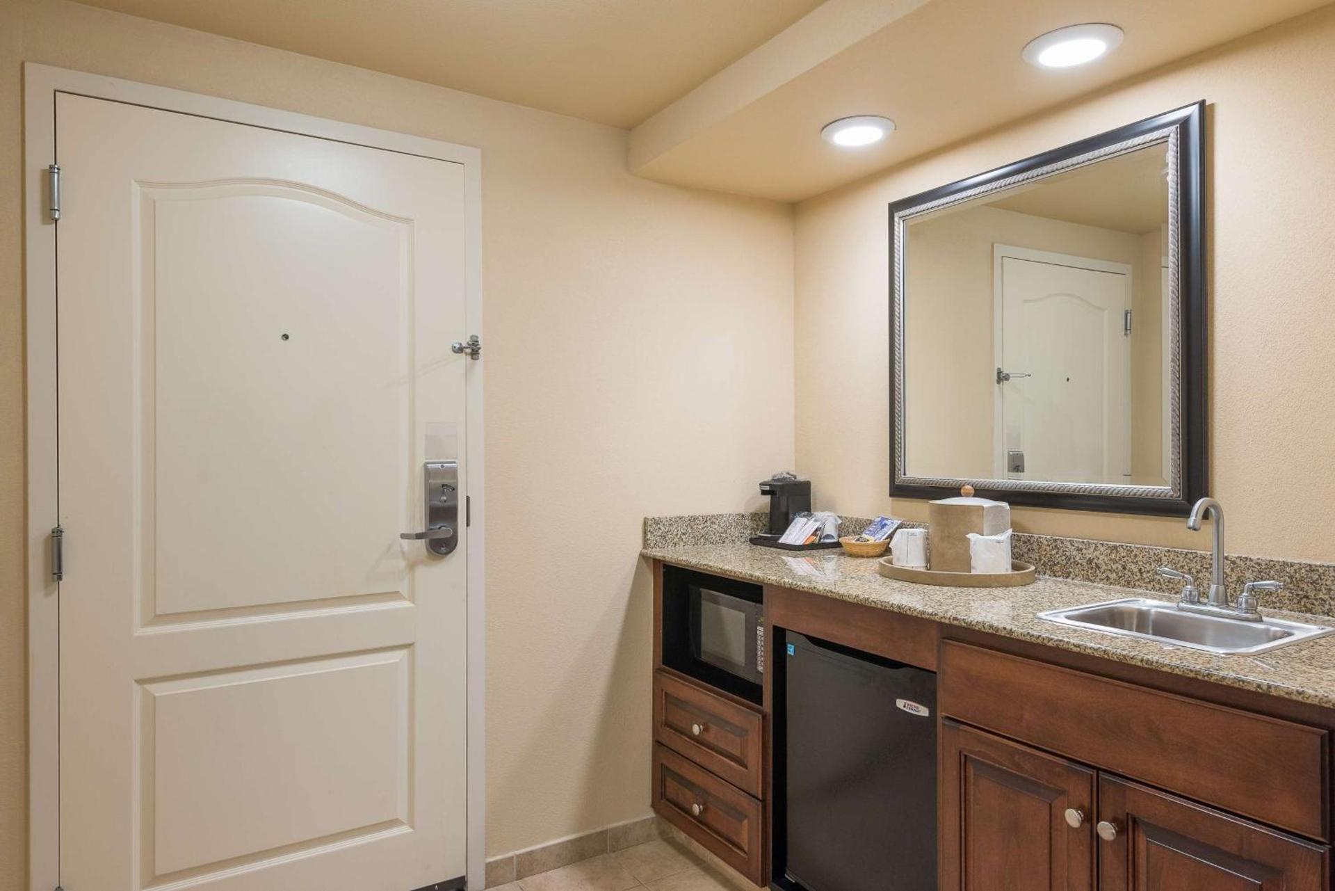 Hampton Inn & Suites Florence-North-I-95 photo 40