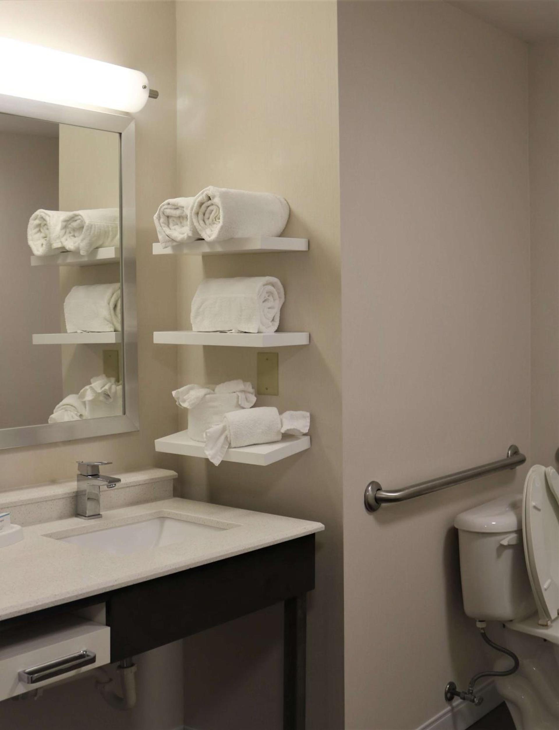 Hampton Inn & Suites Fremont photo 20