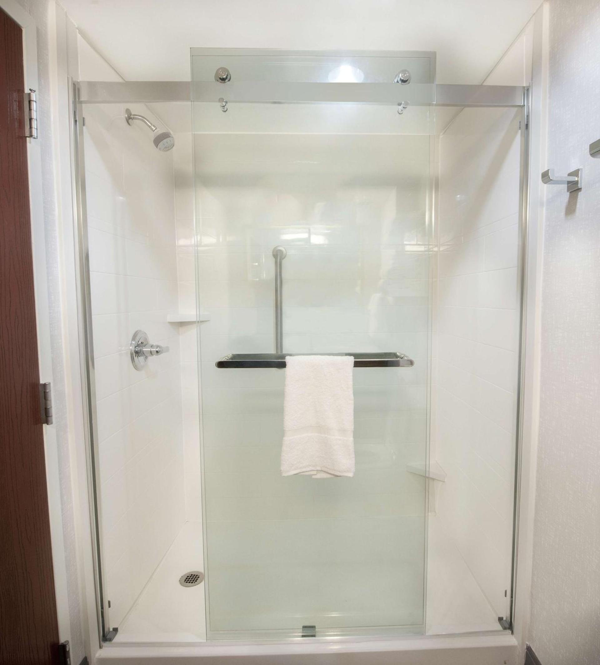 Hampton Inn Gaffney photo 11