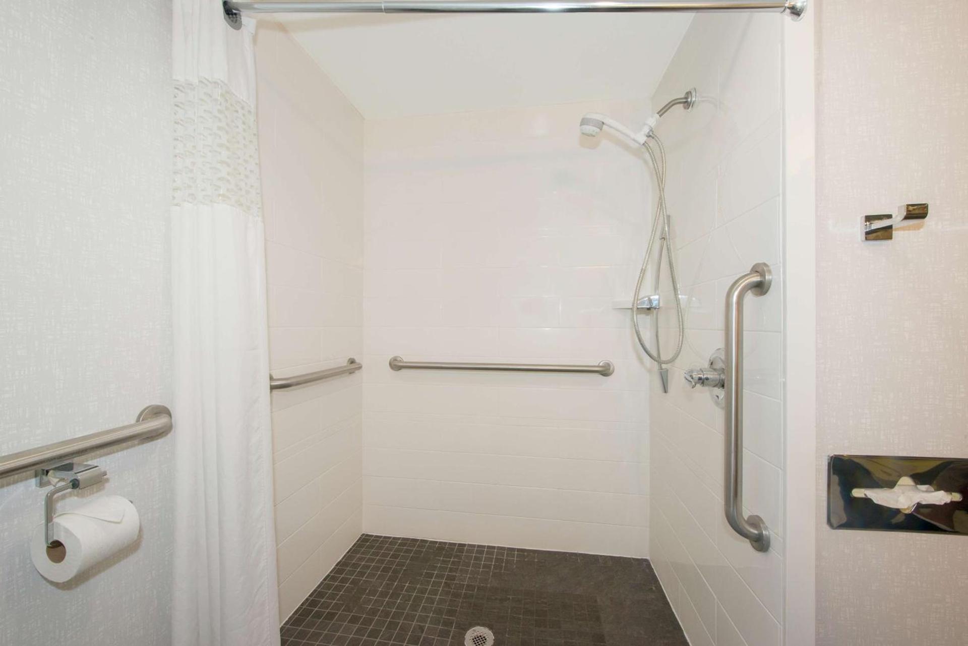 Hampton Inn Gaffney photo 16