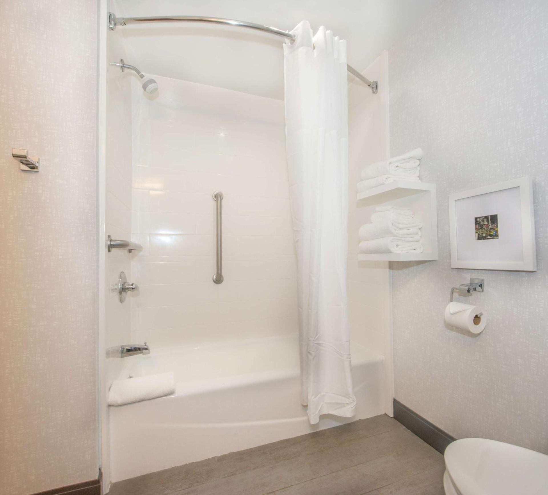 Hampton Inn Gaffney photo 17
