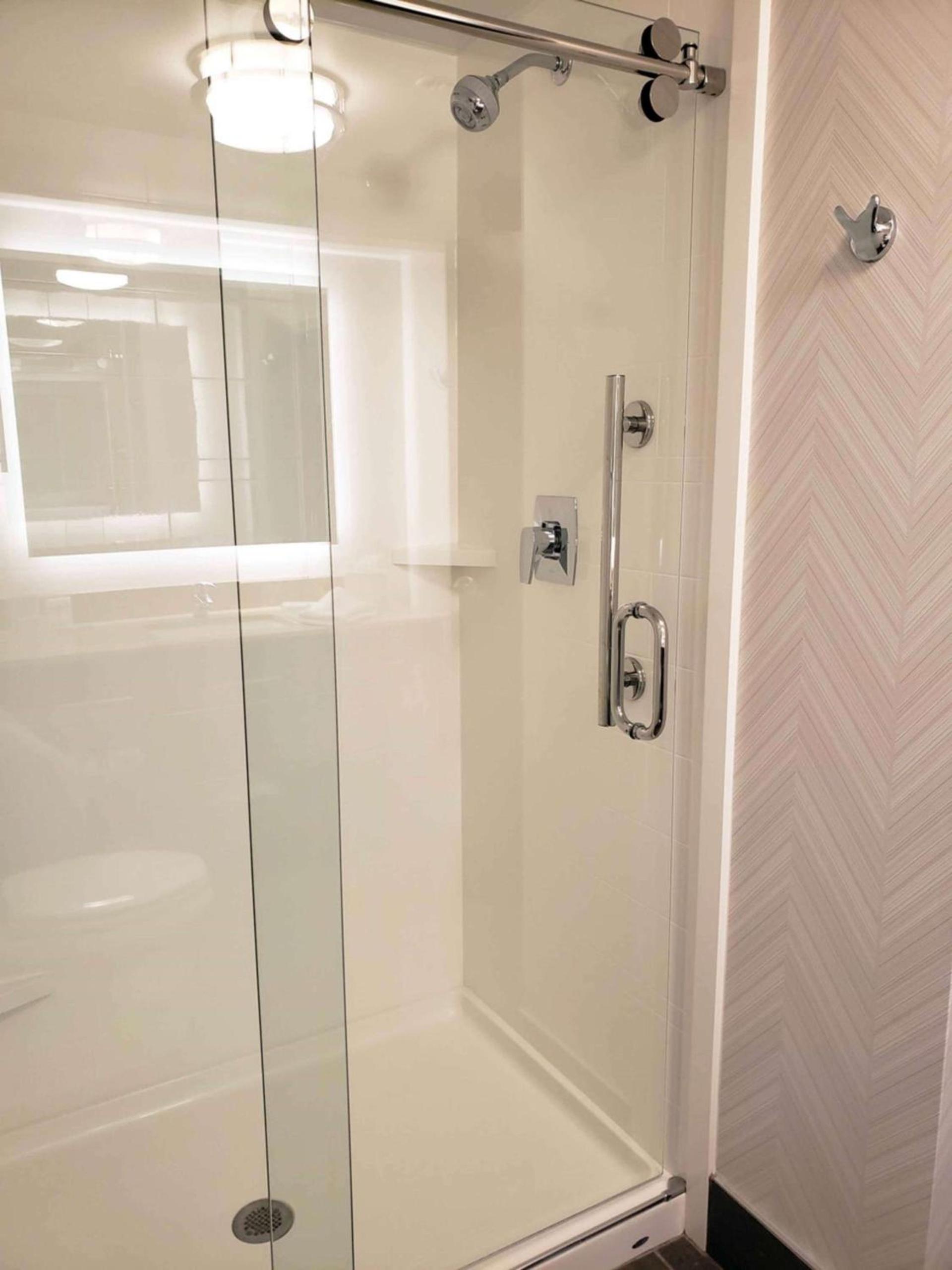 Hampton Inn Greensburg photo 12