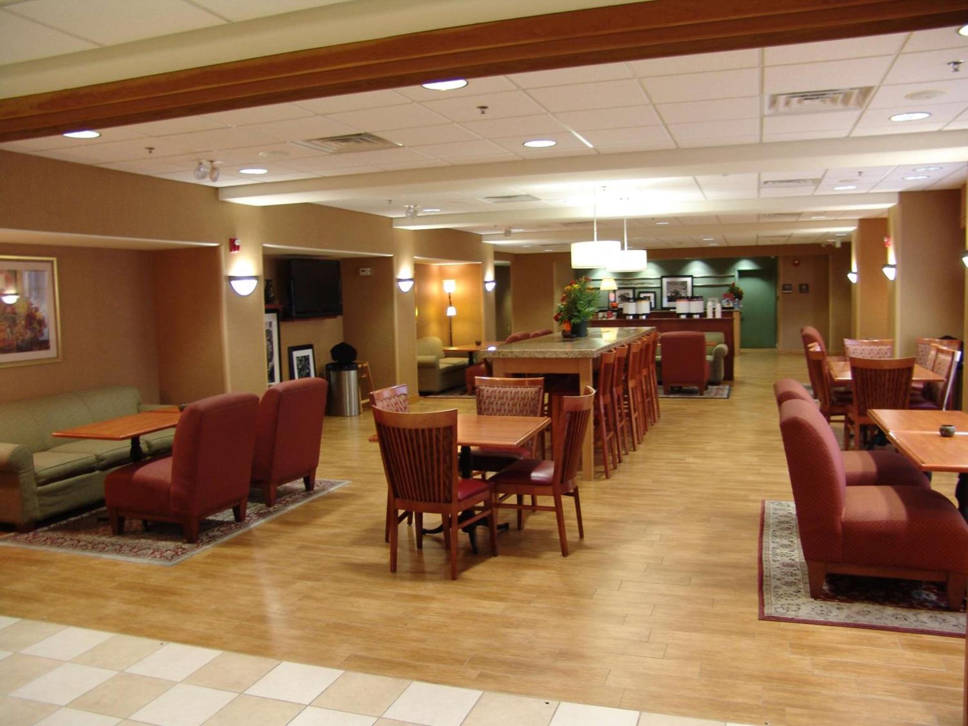 Hampton Inn Garden City photo 2