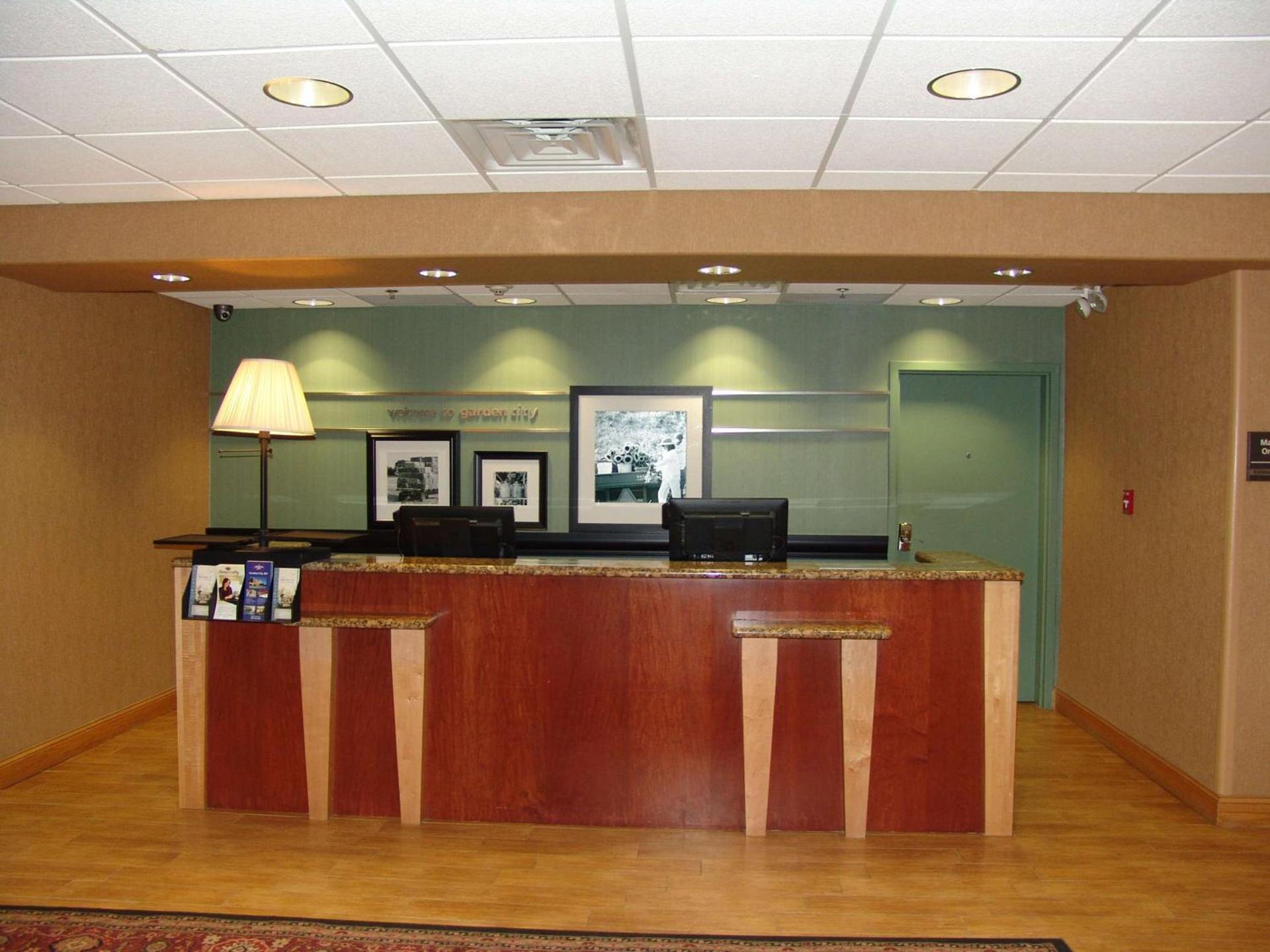 Hampton Inn Garden City photo 4