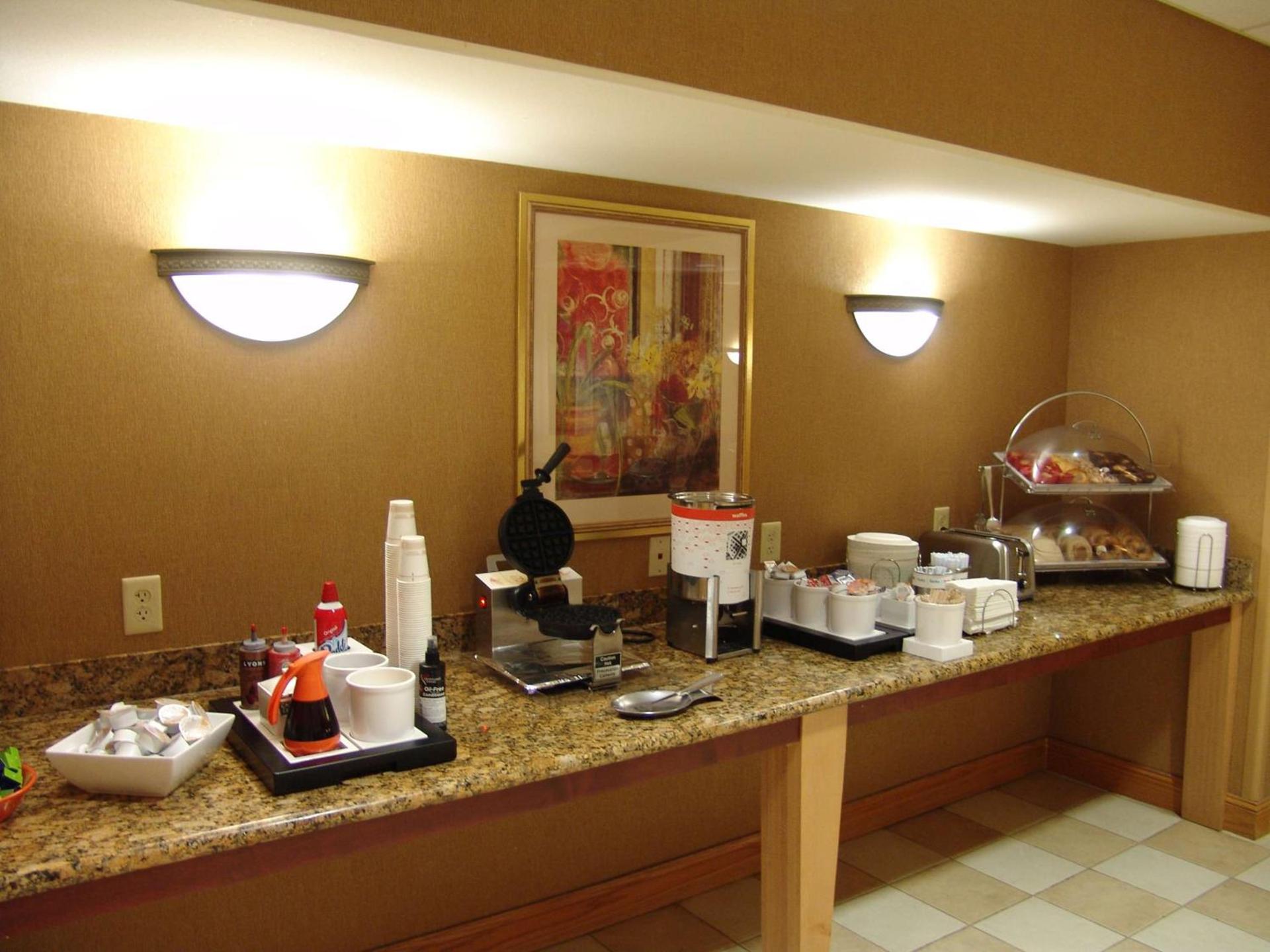 Hampton Inn Garden City photo 10