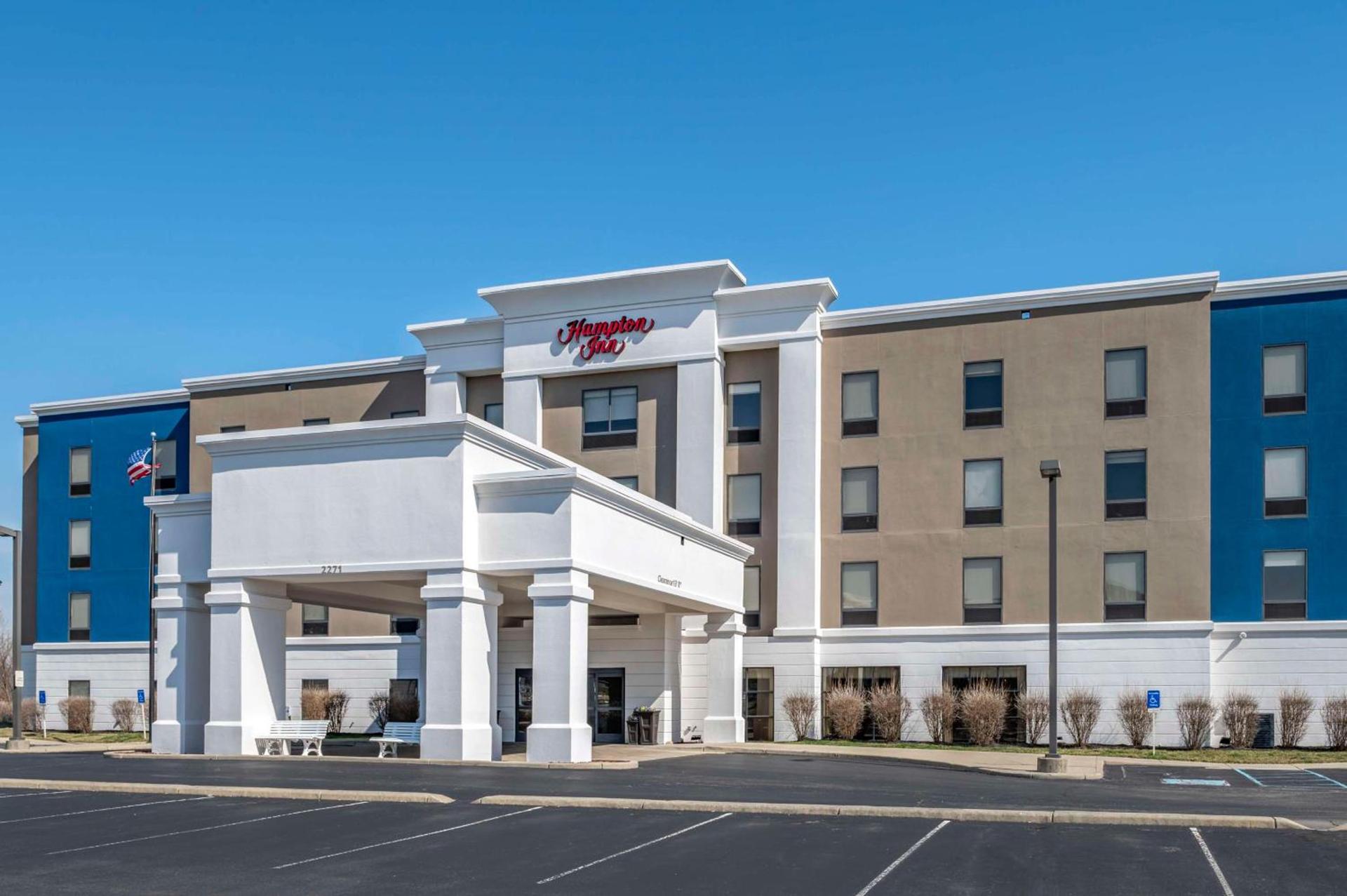 Hampton Inn Greenfield photo 2