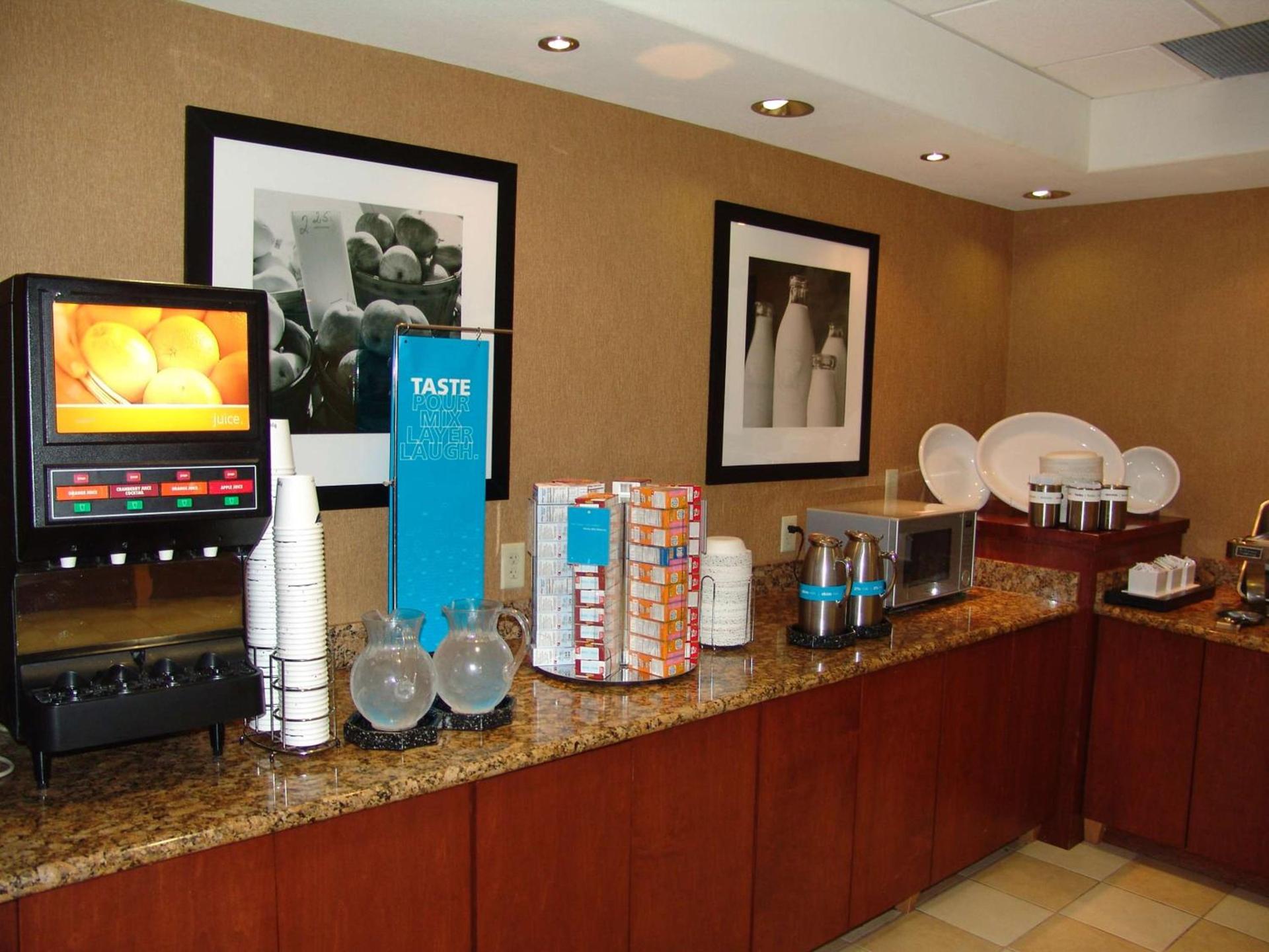 Hampton Inn Garden City photo 12