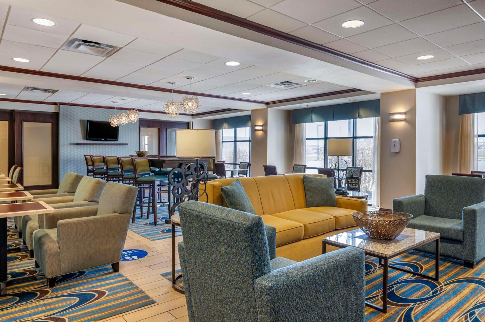 Hampton Inn Greenfield photo 9