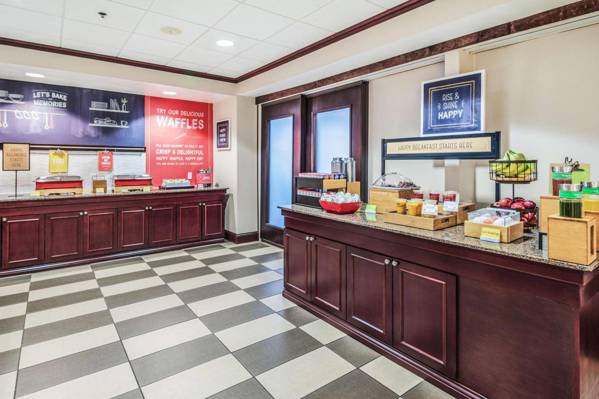 Hampton Inn Greenfield photo 12