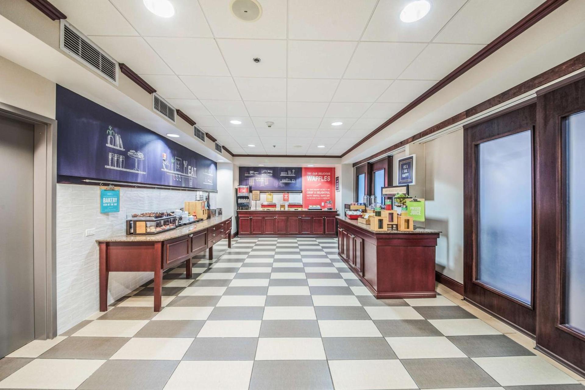 Hampton Inn Greenfield photo 13