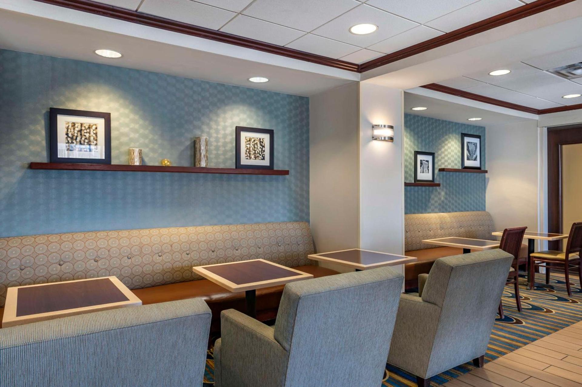 Hampton Inn Greenfield photo 14