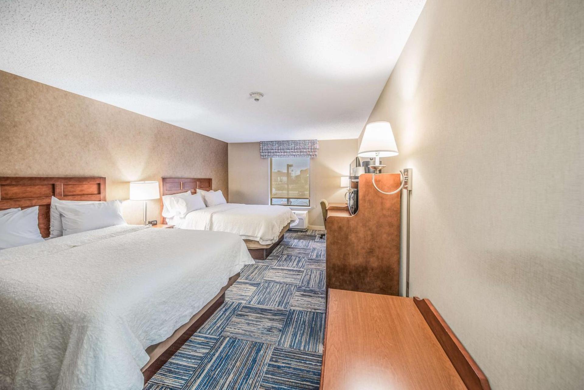 Hampton Inn Greenfield photo 18