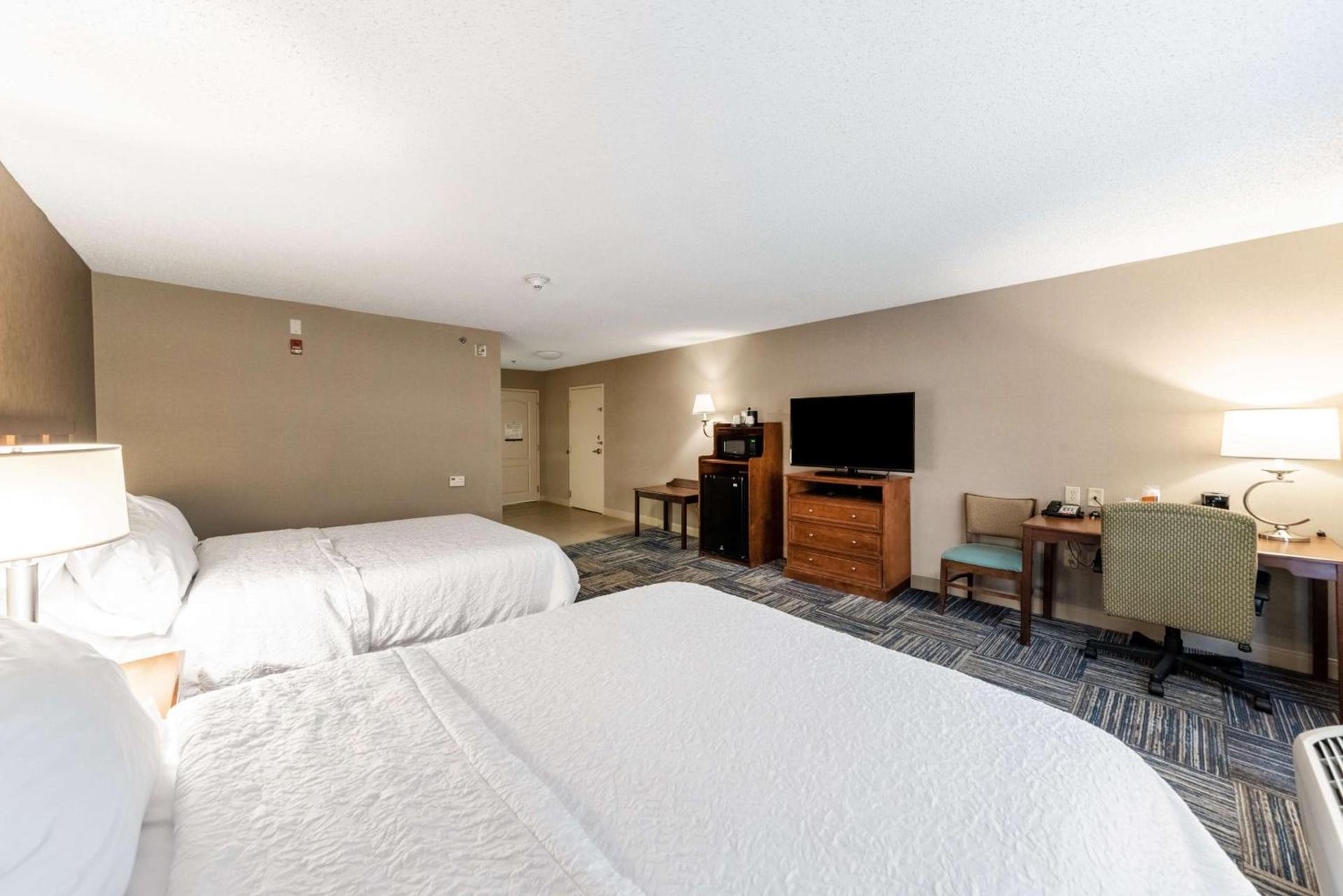 Hampton Inn Greenfield photo 19
