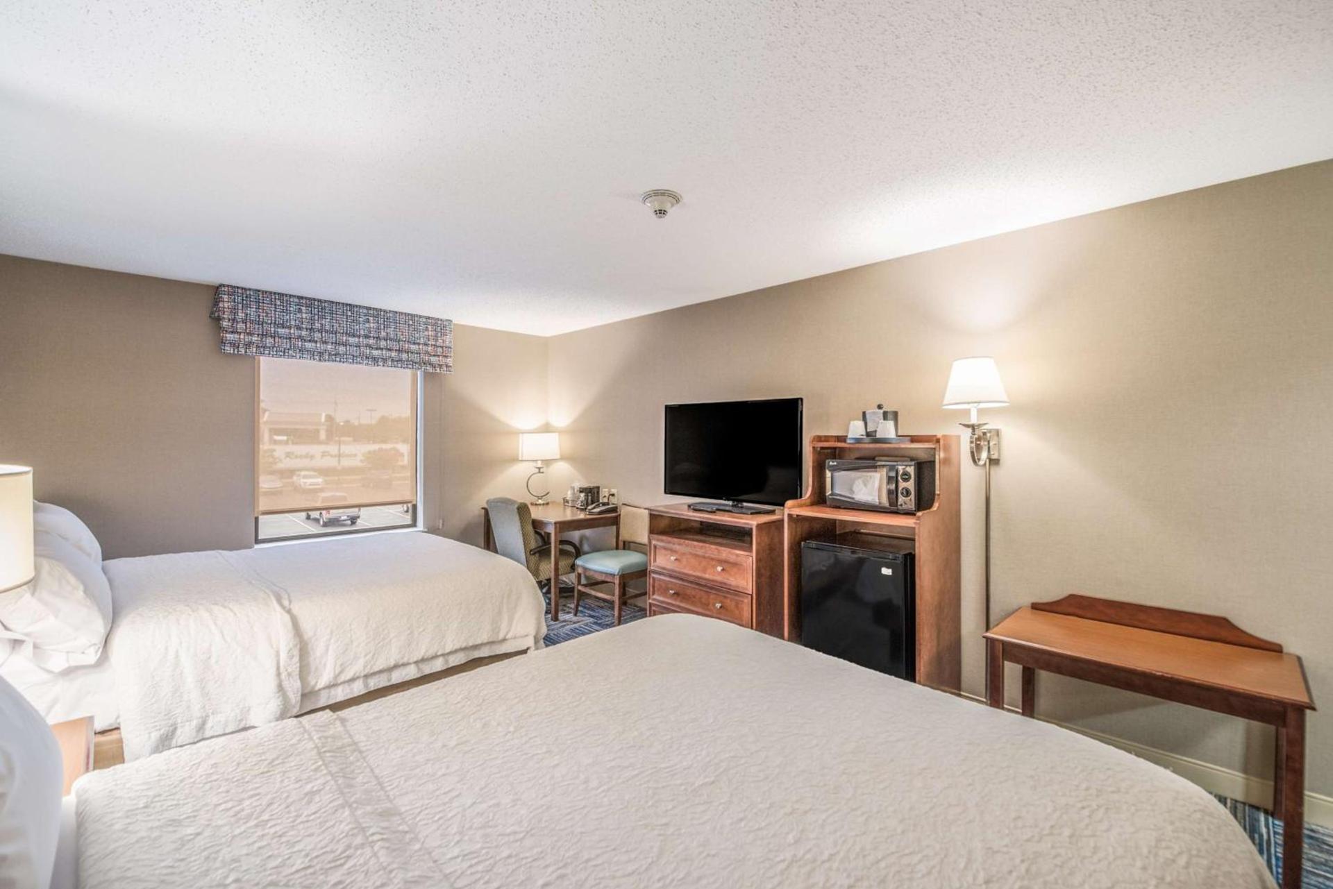 Hampton Inn Greenfield photo 20