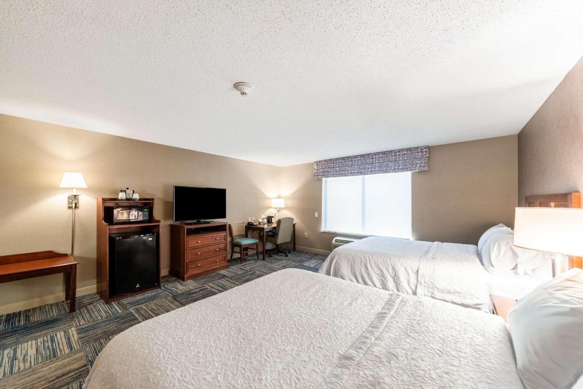 Hampton Inn Greenfield photo 23