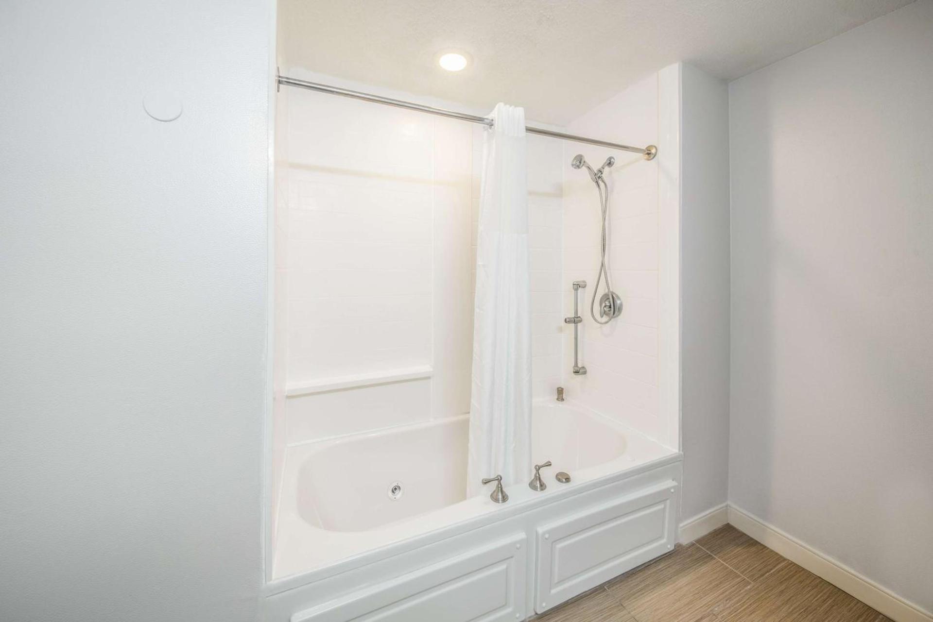 Hampton Inn Greenfield photo 26