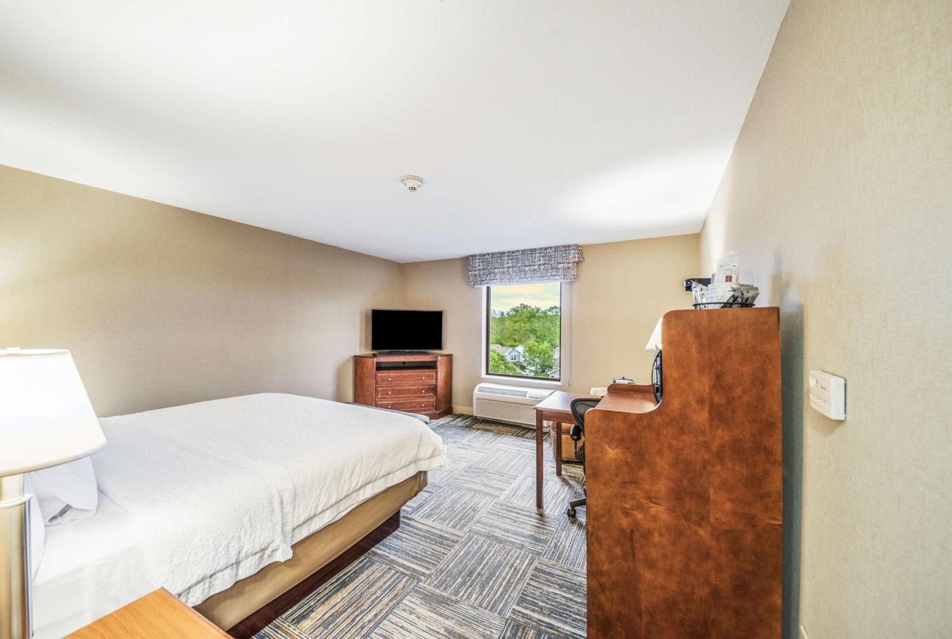 Hampton Inn Greenfield photo 27