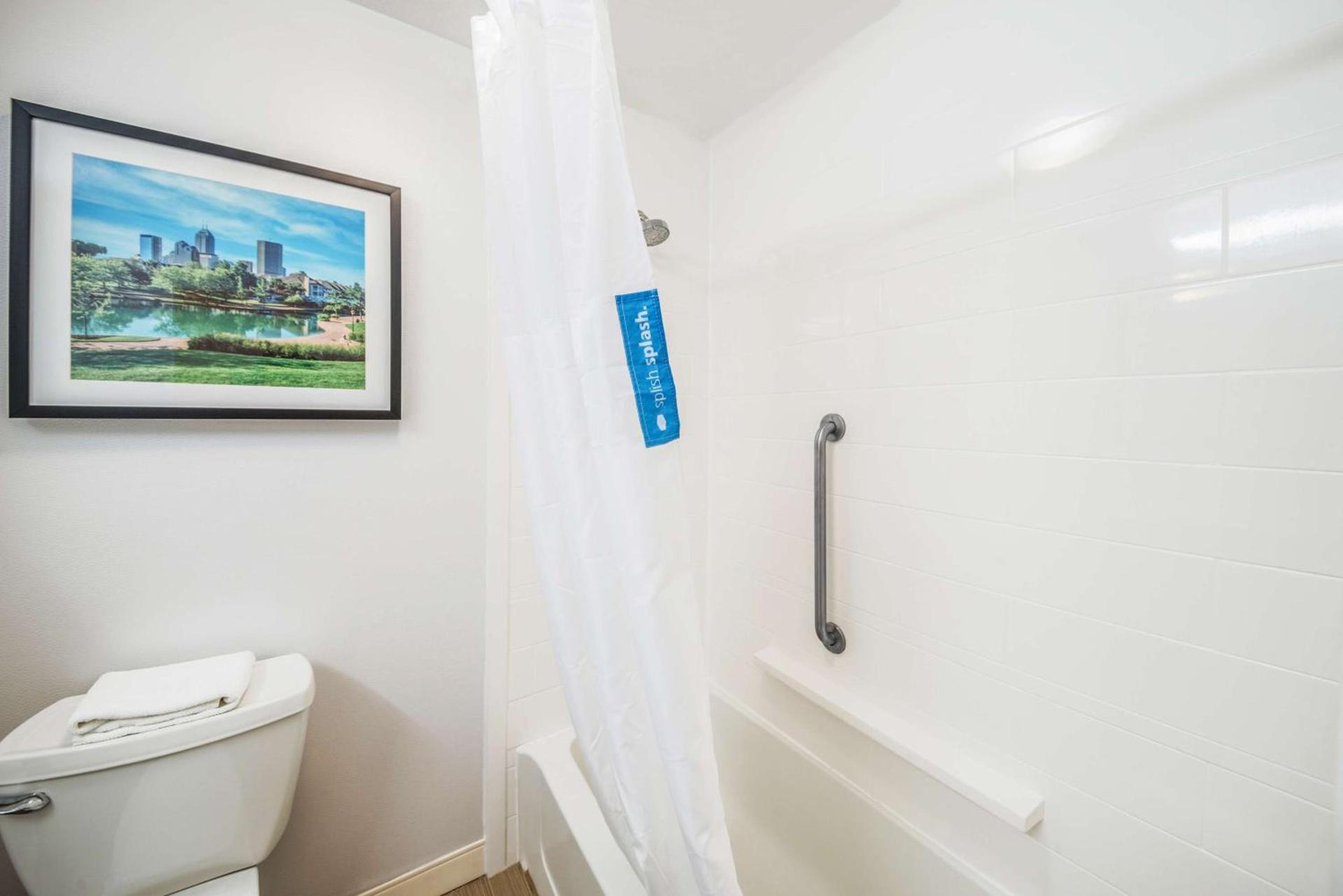 Hampton Inn Greenfield photo 30